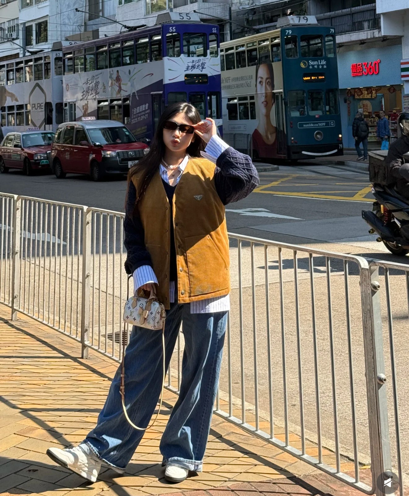 양 공장 / 루이비통 베개 가방