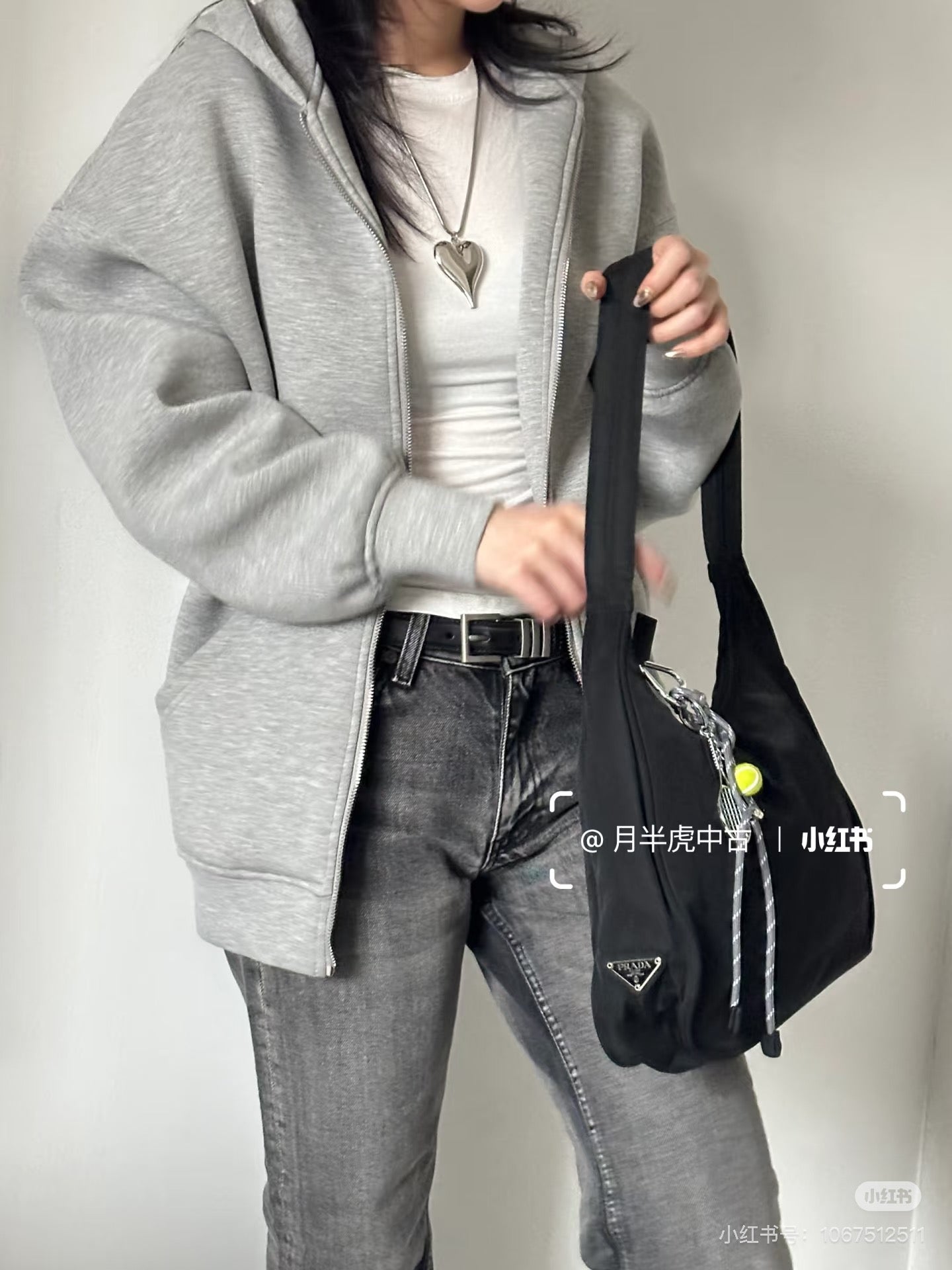 양 공장 / 프라다 나일론 겨드랑이 가방