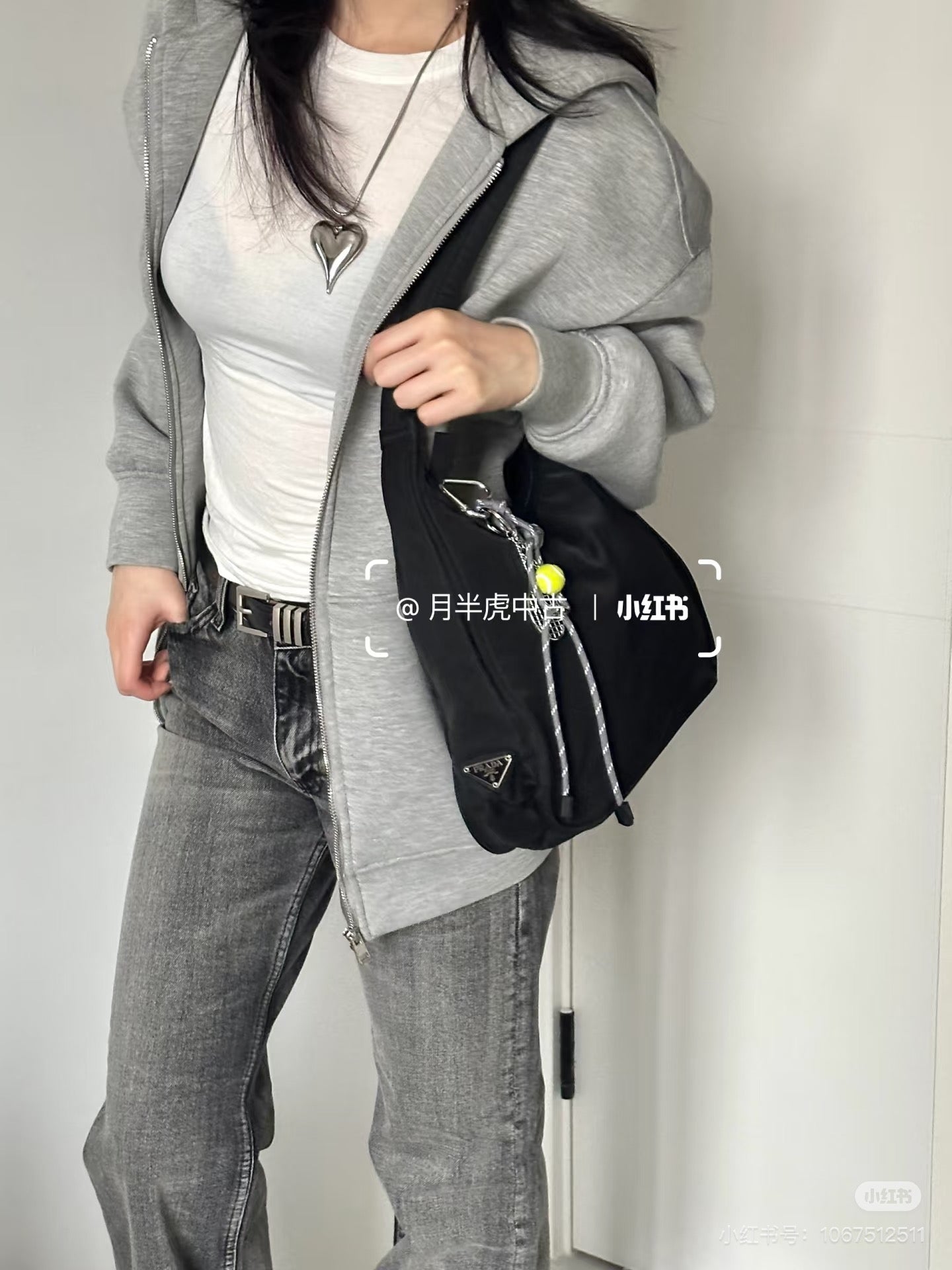 양 공장 / 프라다 나일론 겨드랑이 가방