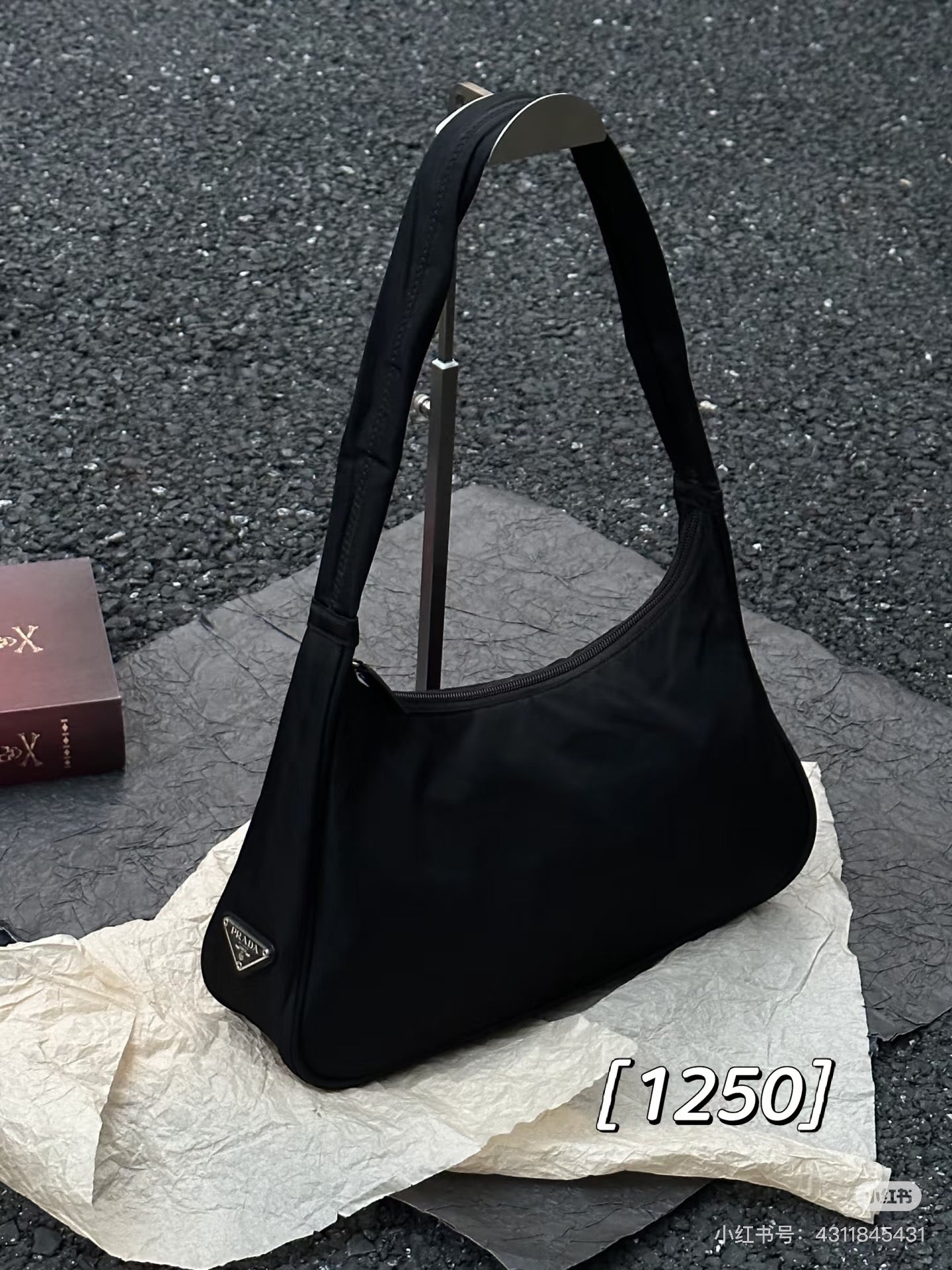 양 공장 / 프라다 나일론 겨드랑이 가방