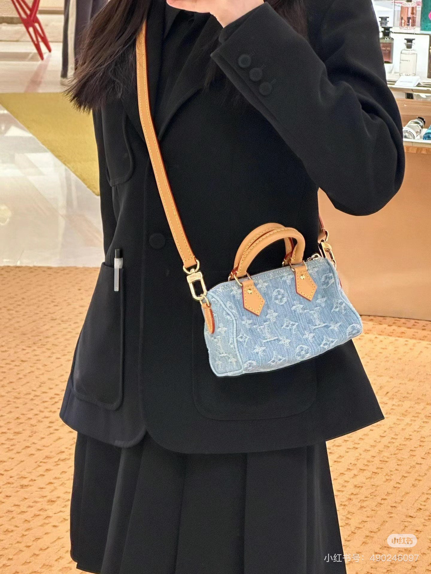 양 공장 / 루이비통 미니 베개 가방