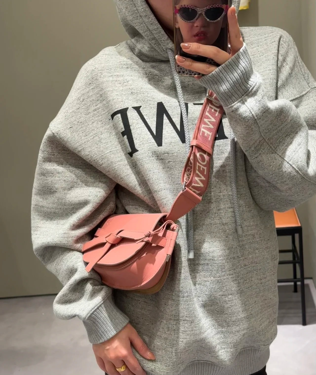 양 공장 / 로에베 새들백