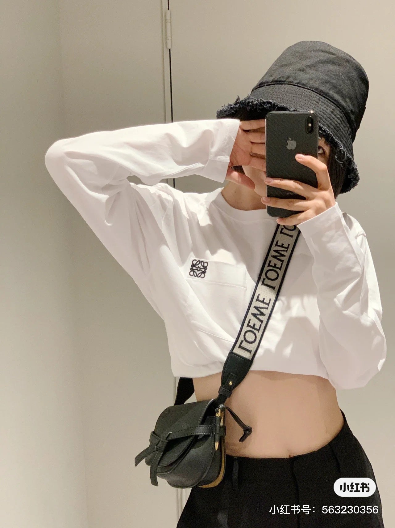 양 공장 / 로에베 새들백