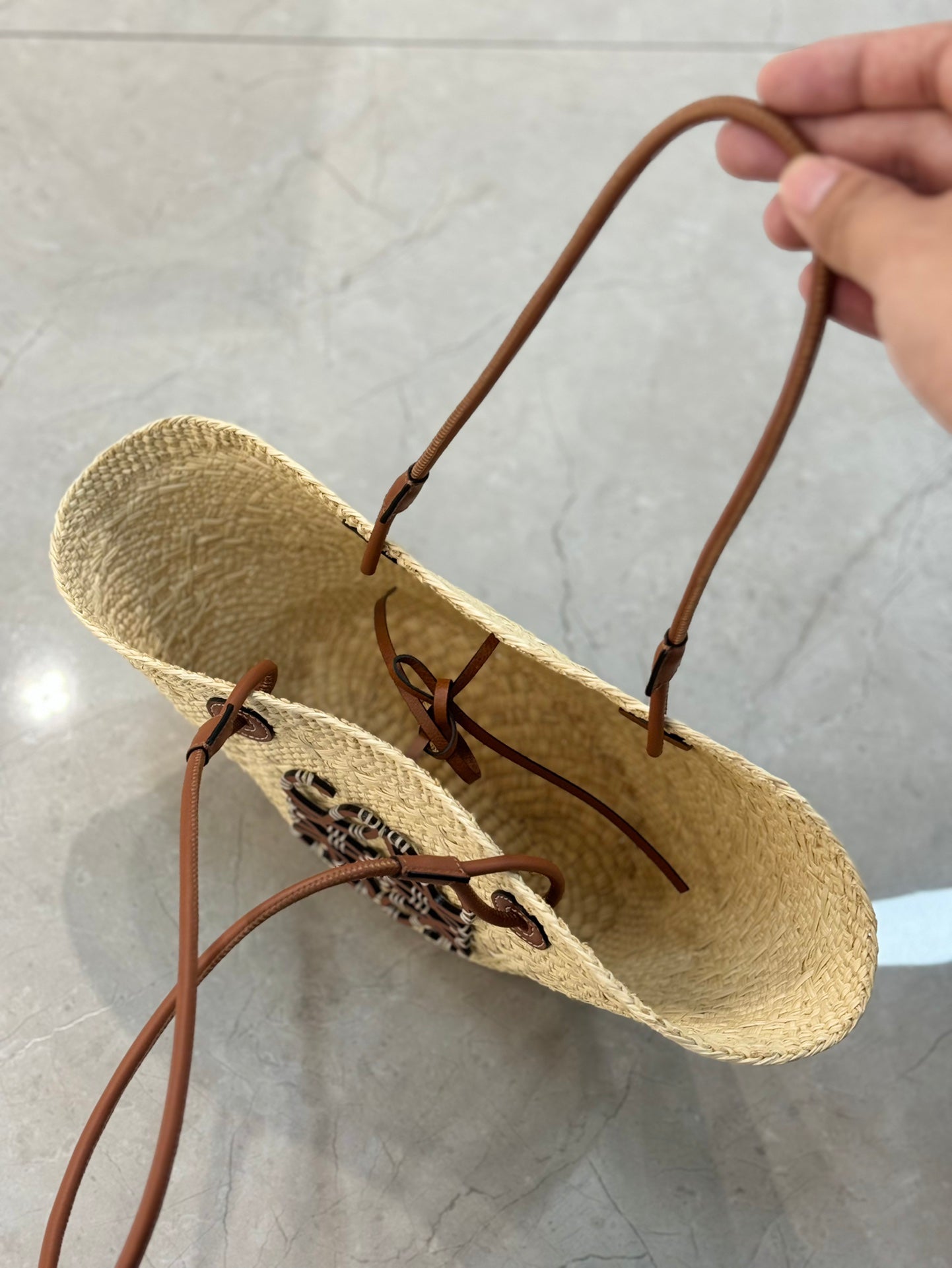 양 공장 / 로에베 밀짚 가방