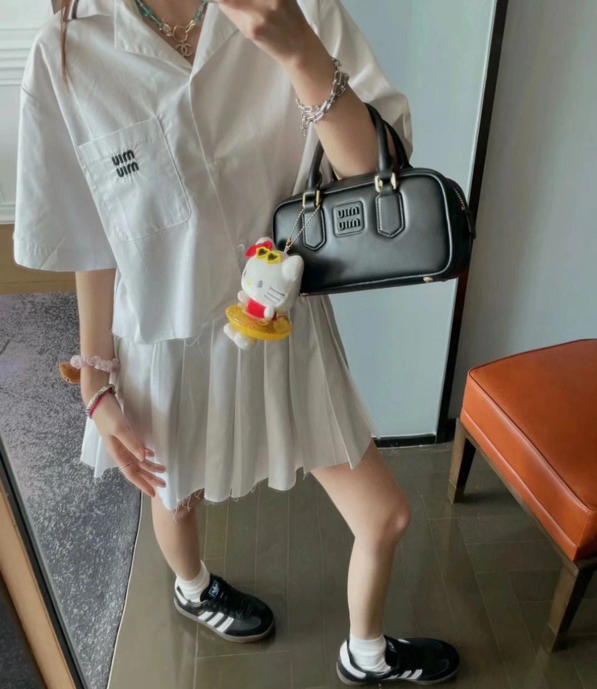 양 공장 / 미우미우 라지 블랙 볼링백