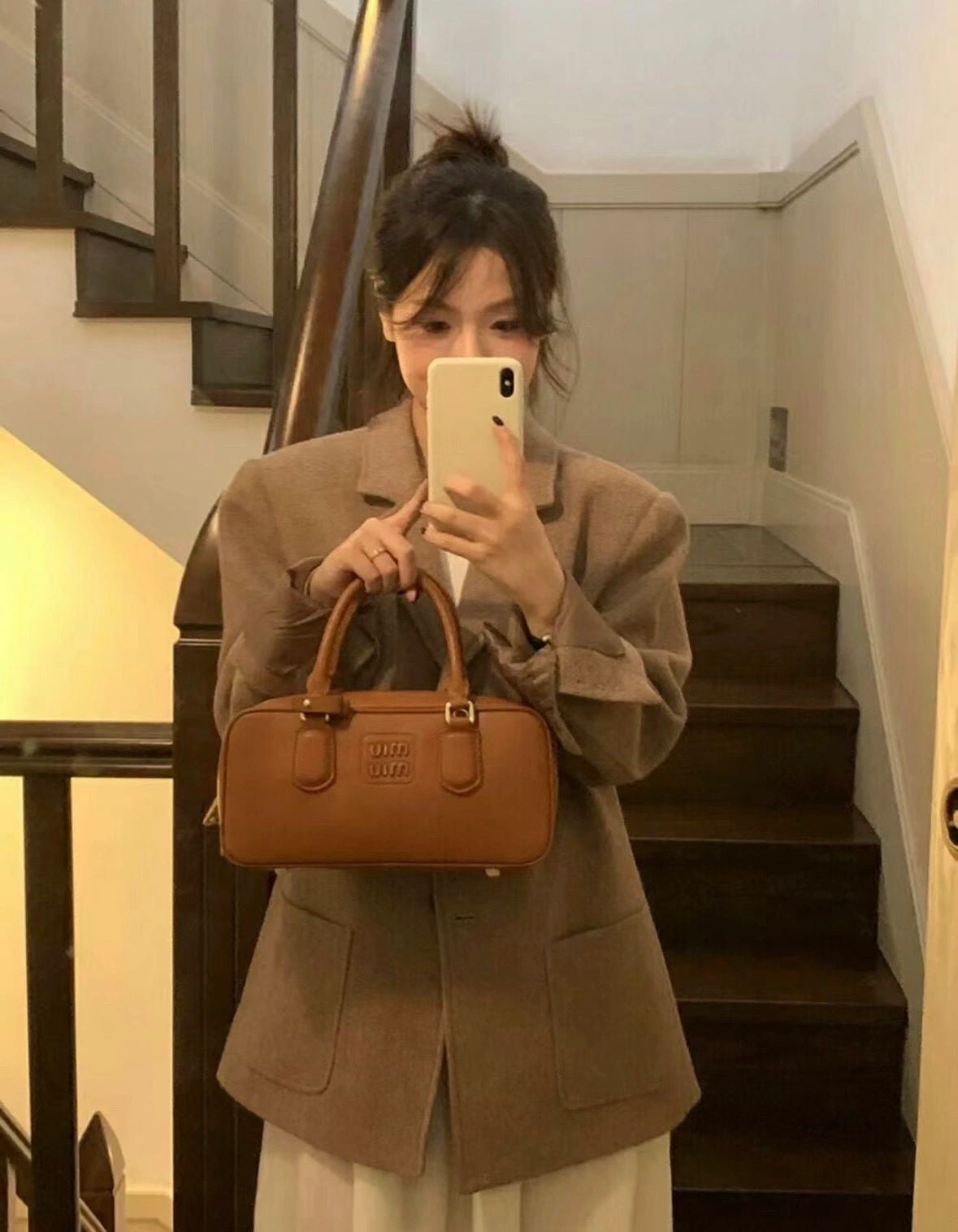 양 공장 / 미우미우 라지 블랙 볼링백