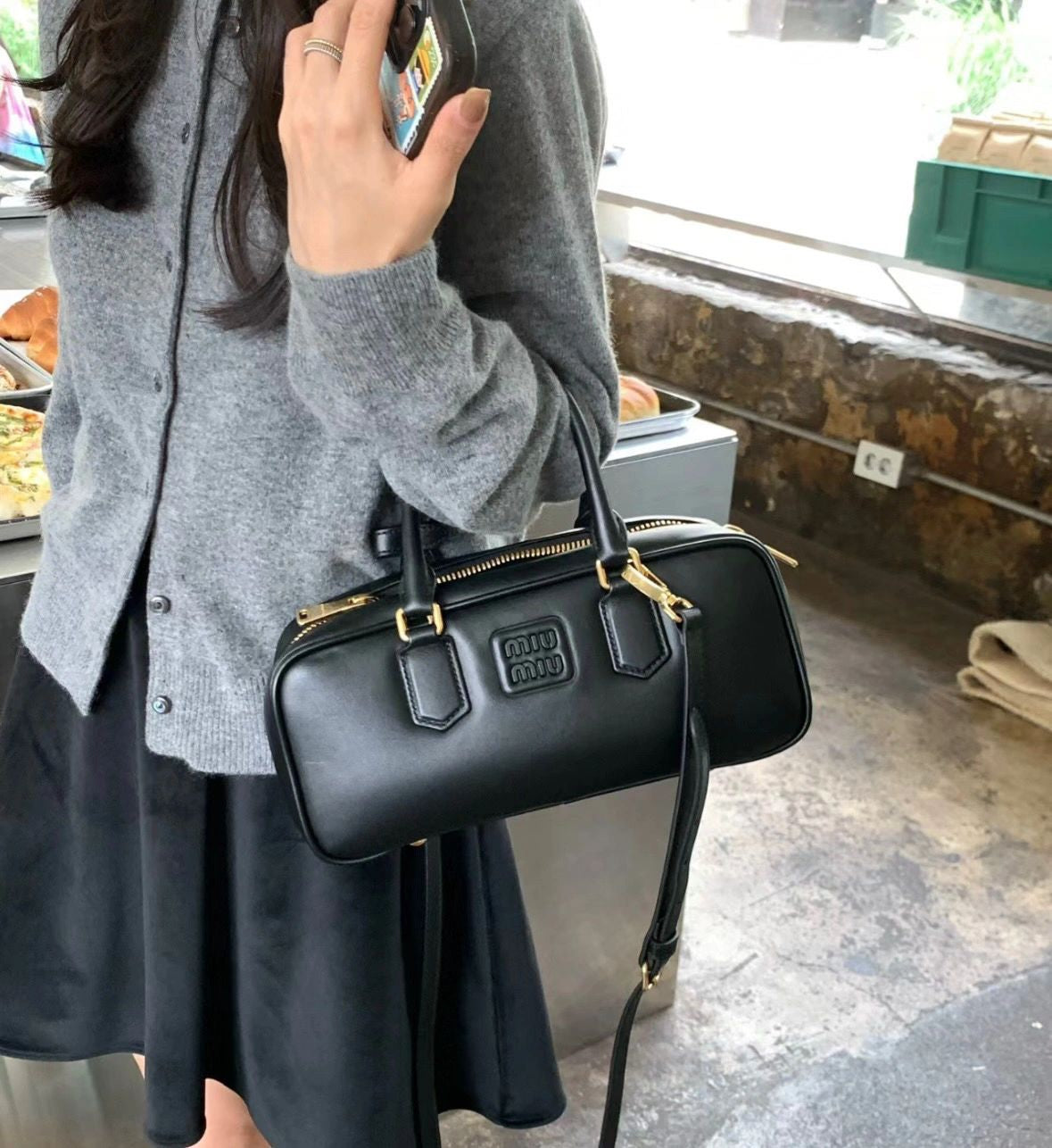 양 공장 / 미우미우 라지 블랙 볼링백
