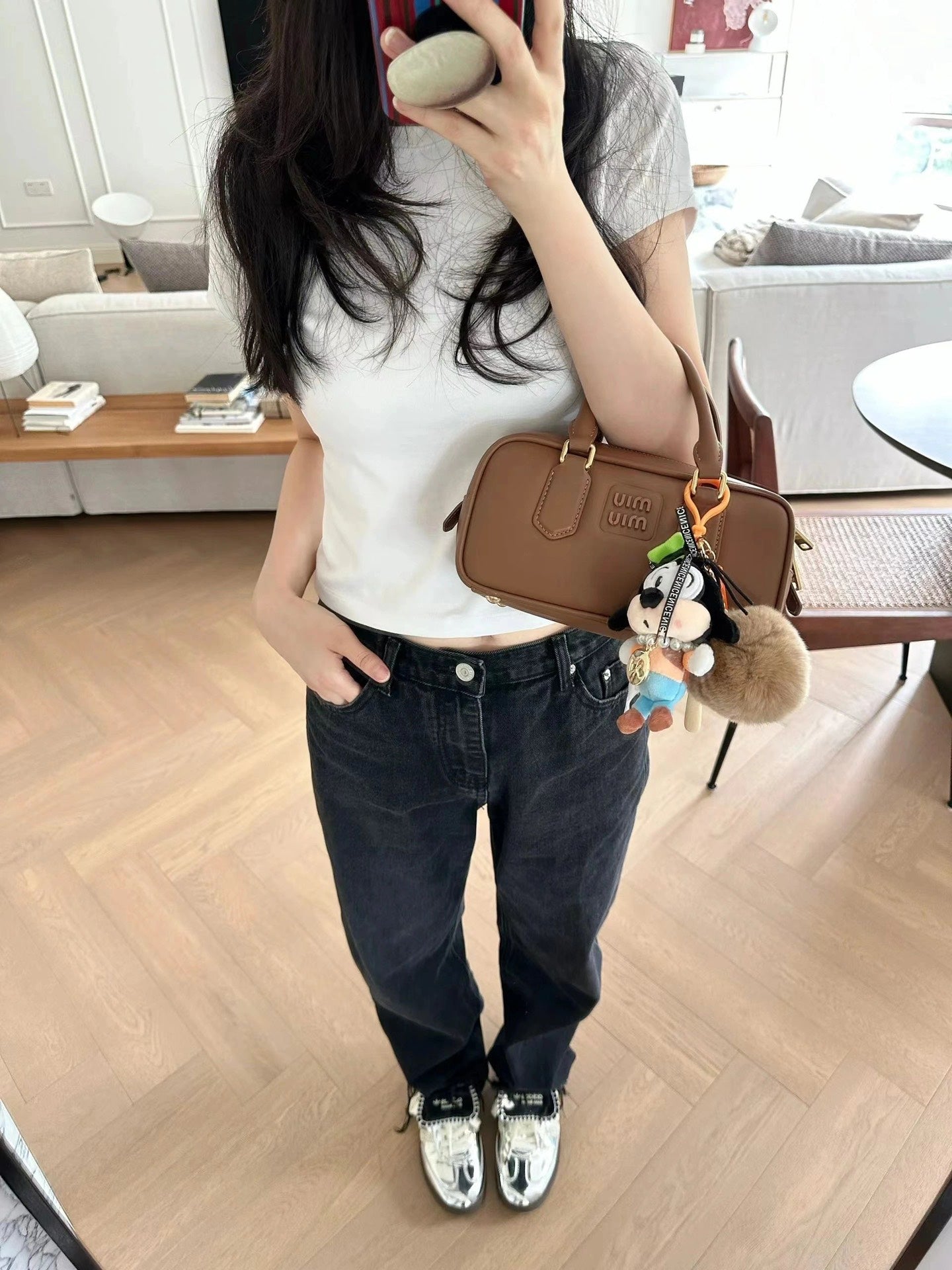 양 공장 / 미우미우 라지 블랙 볼링백