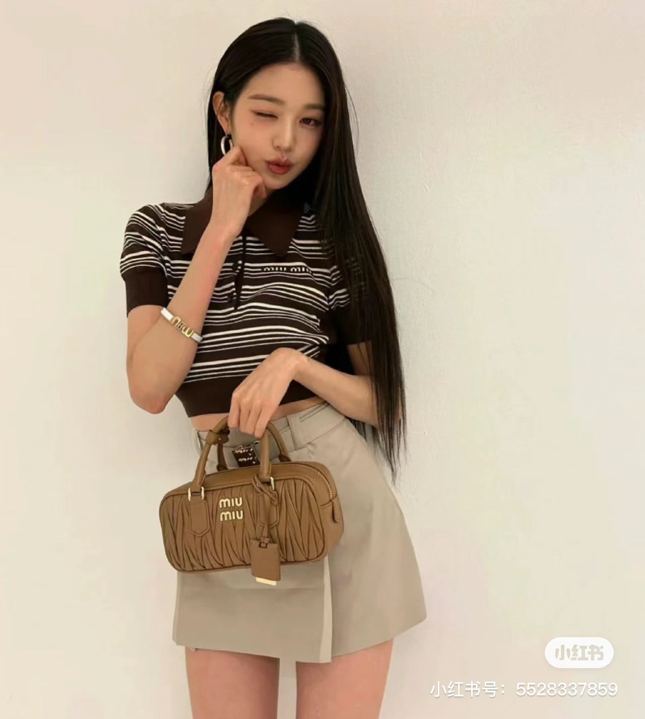 양 공장 / 미우미우 볼링 토트백