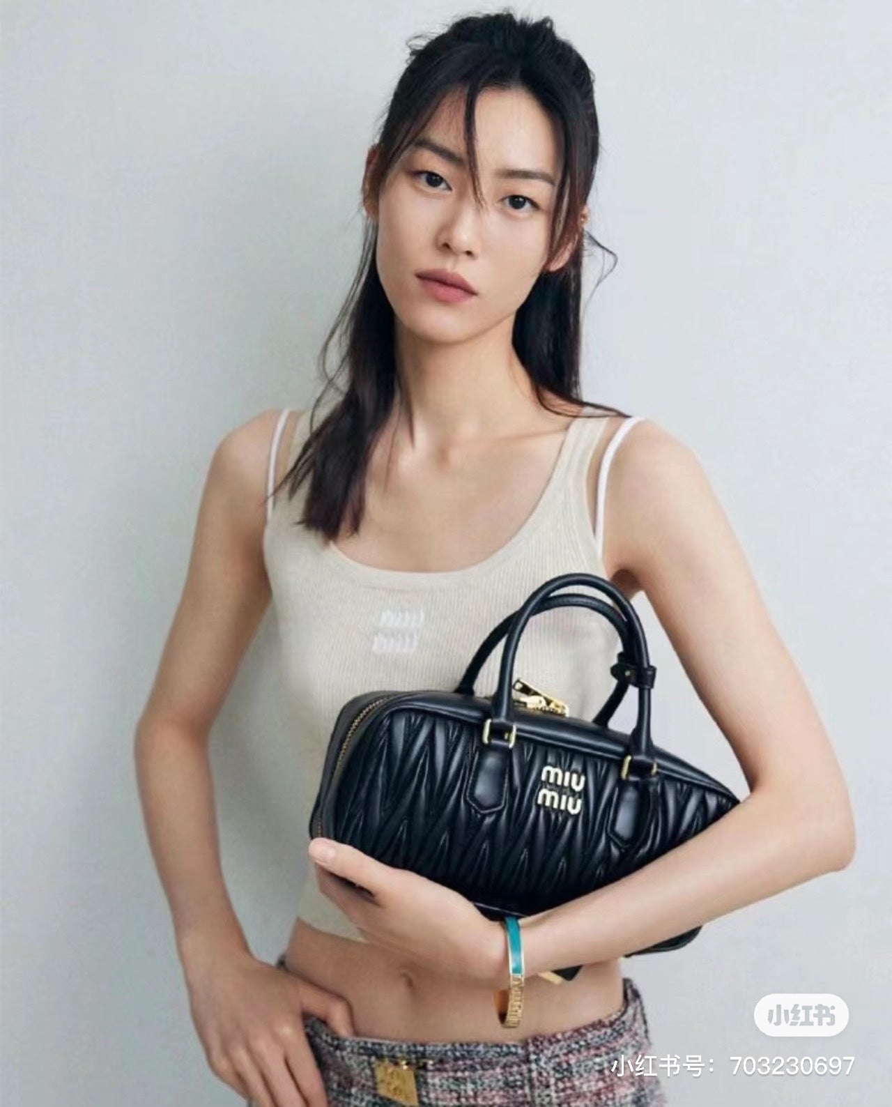 양 공장 / 미우미우 볼링 토트백