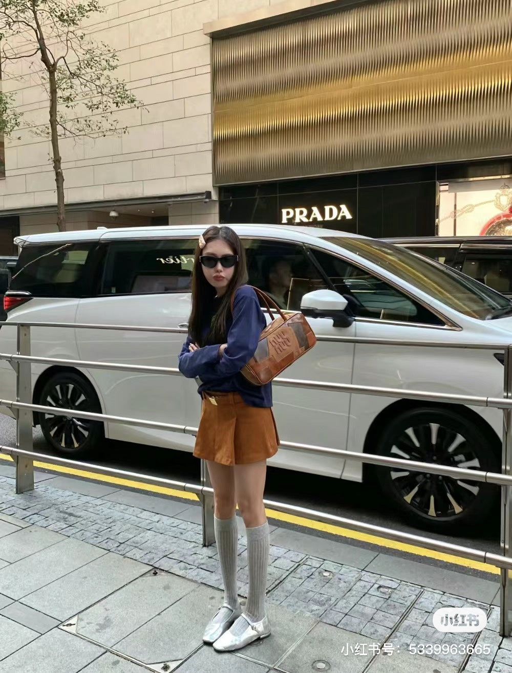 양 공장 / 미우미우 패치 볼링백