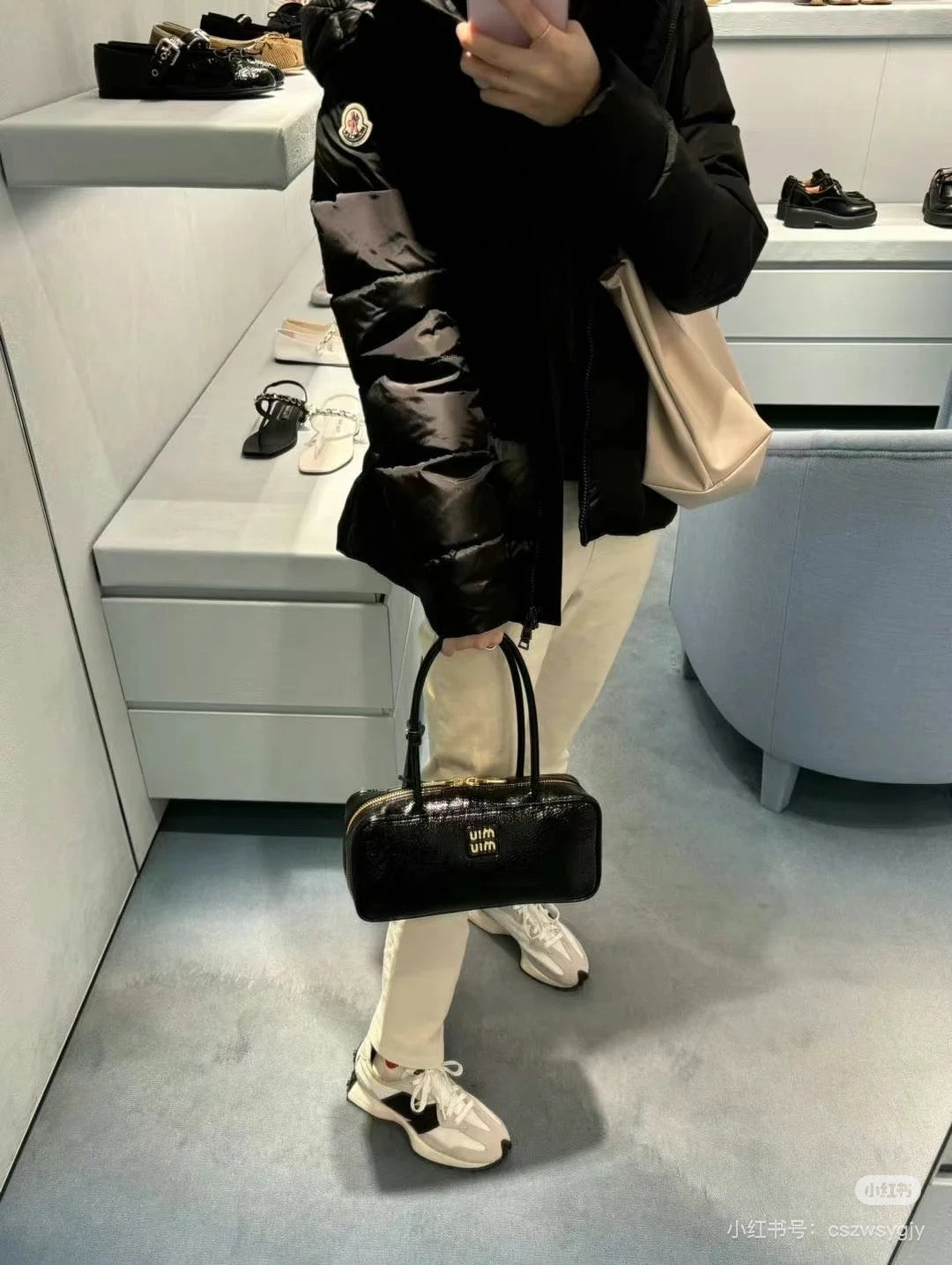 양 공장 / 미우미우 에나멜 볼링백