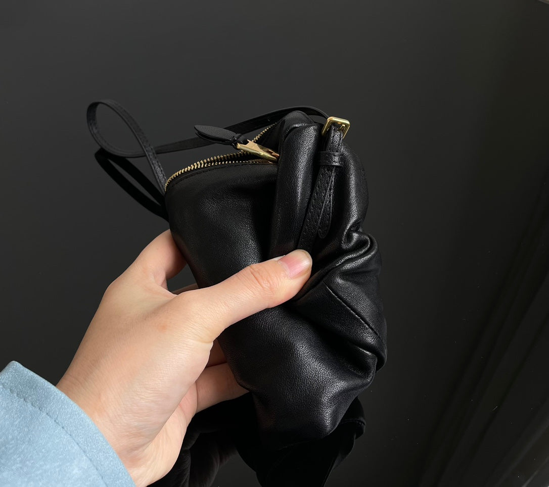 양 공장 / 미우미우 필통 가방