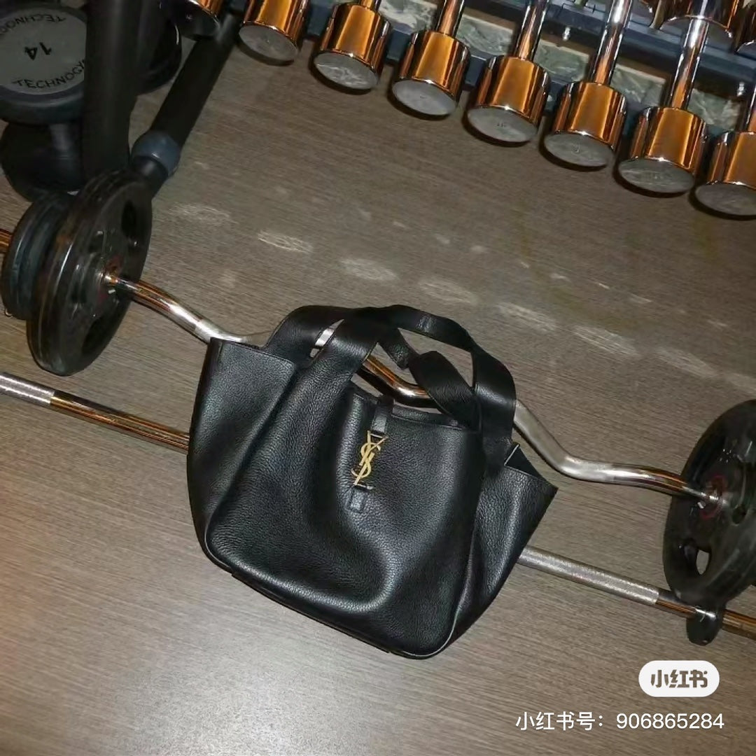 양 공장 / 생로랑 토드 백