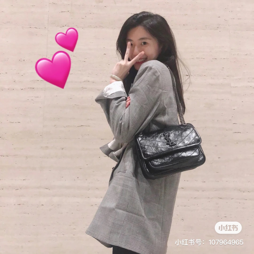 양 공장 / 생로랑 체인 백