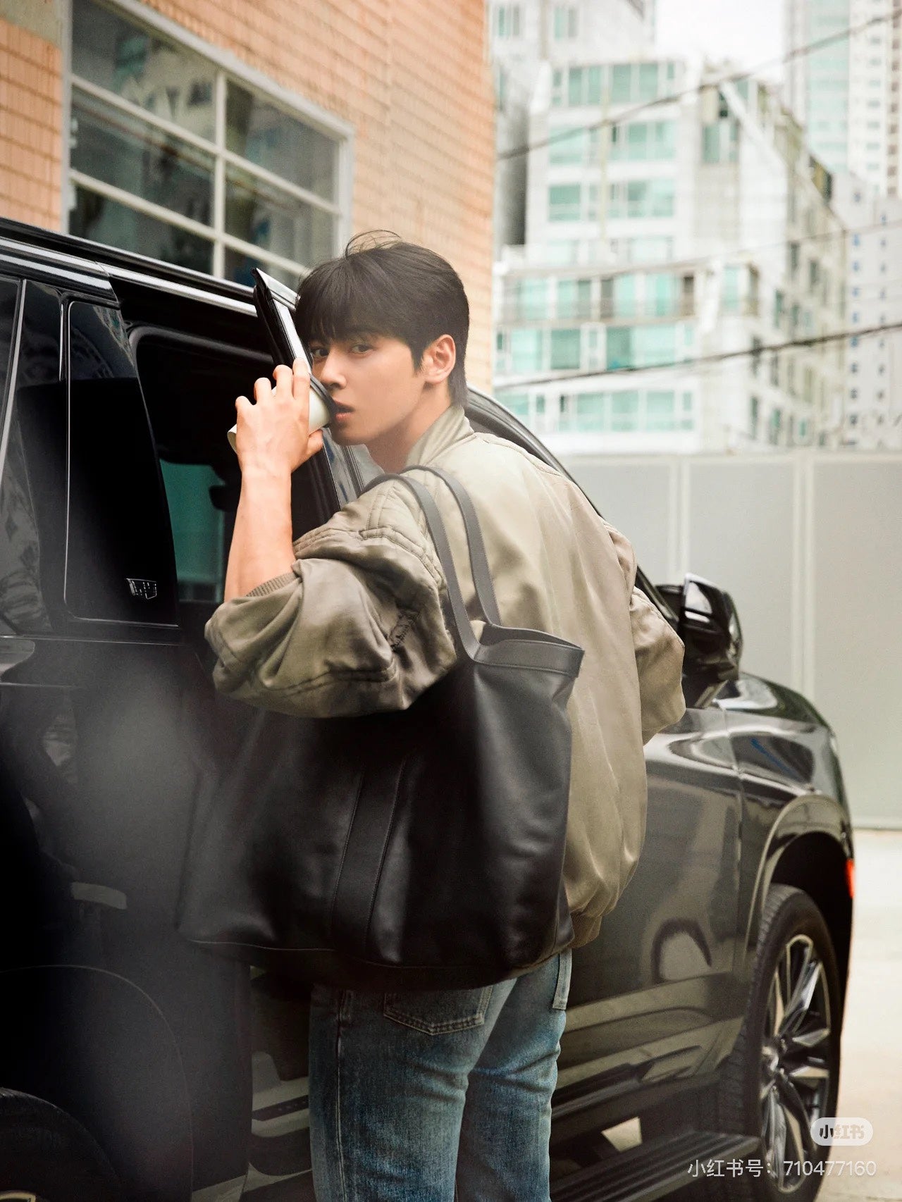 양 공장 / 생로랑 쇼퍼 백
