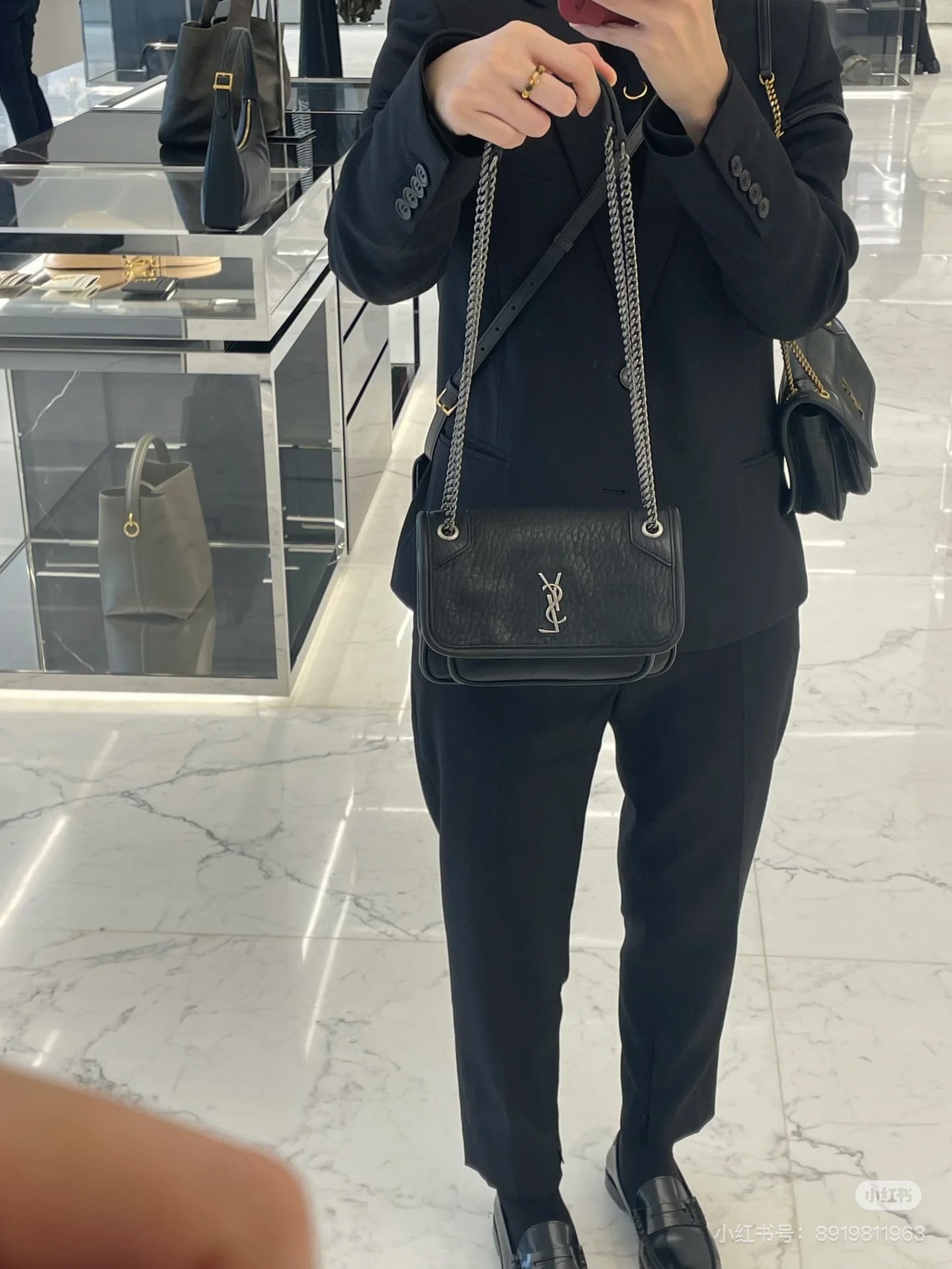 양 공장 / 생로랑 체인 백