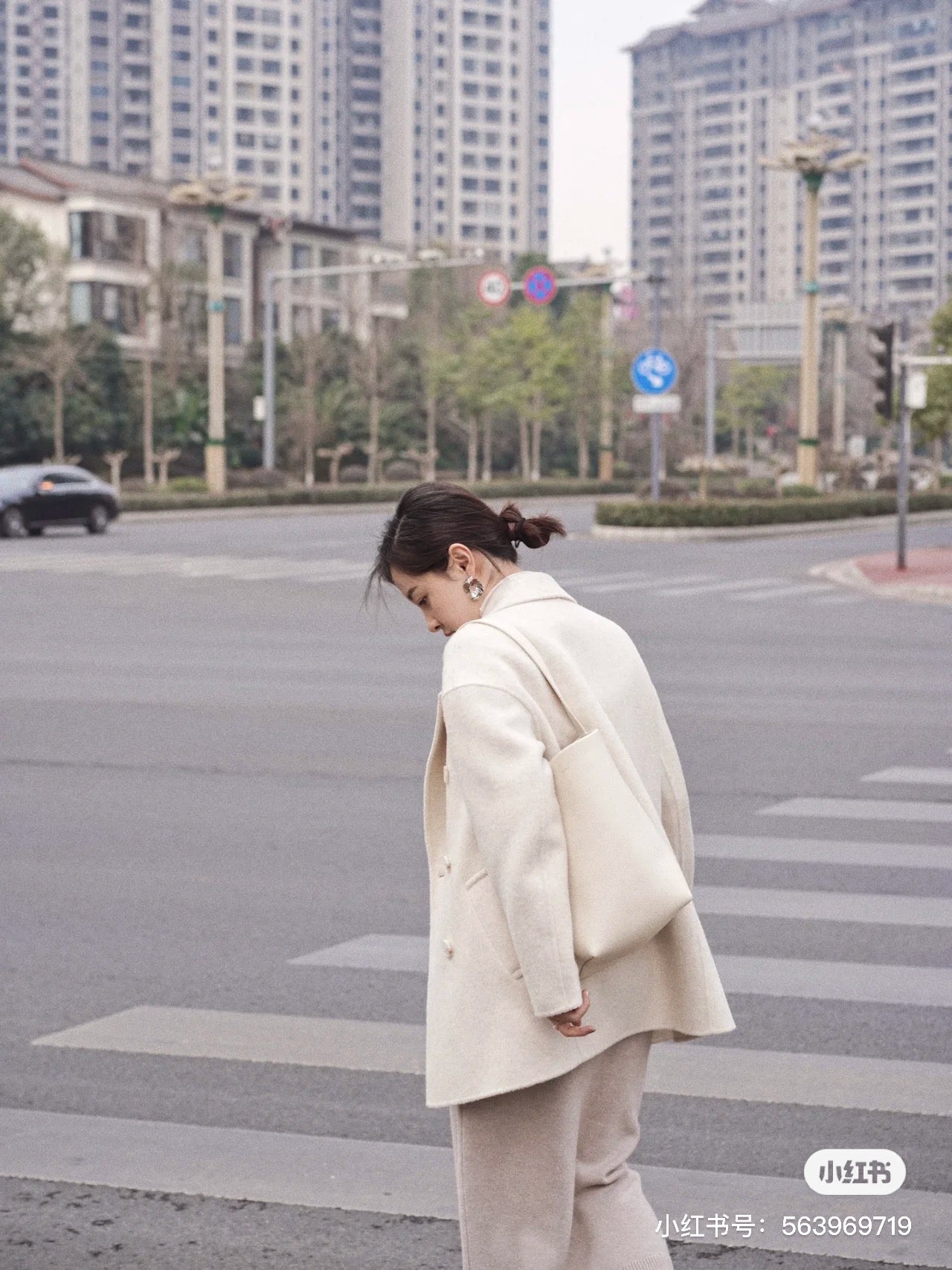 양 공장 / The Row 버킷 백