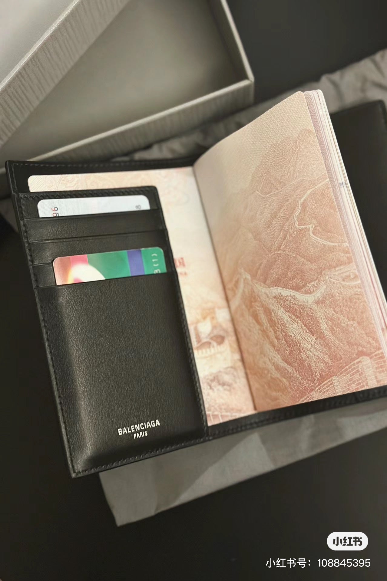 양 공장 / 발렌시아가 여권 지갑