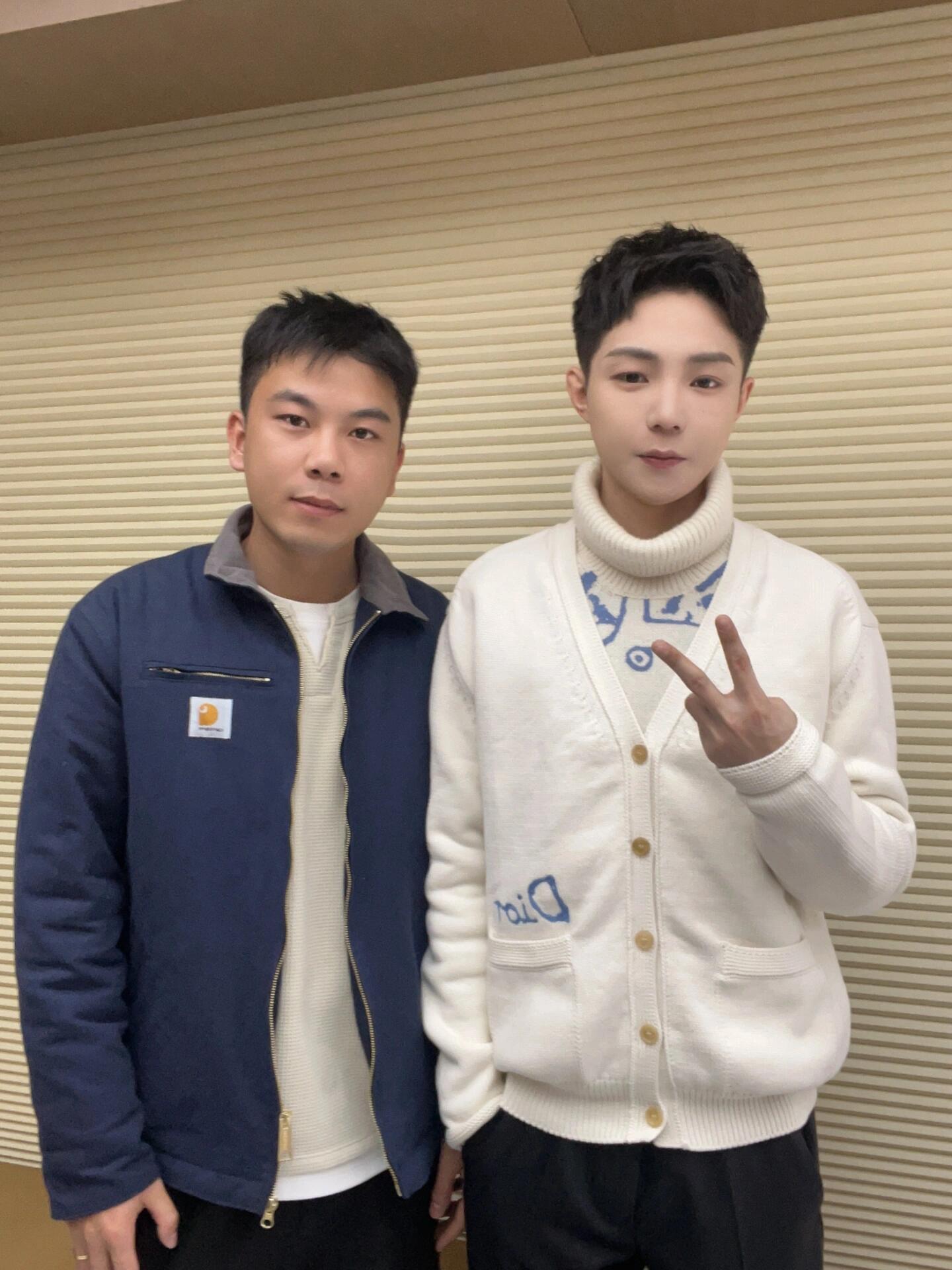GTR / 디올 남성 여성 자수 니트