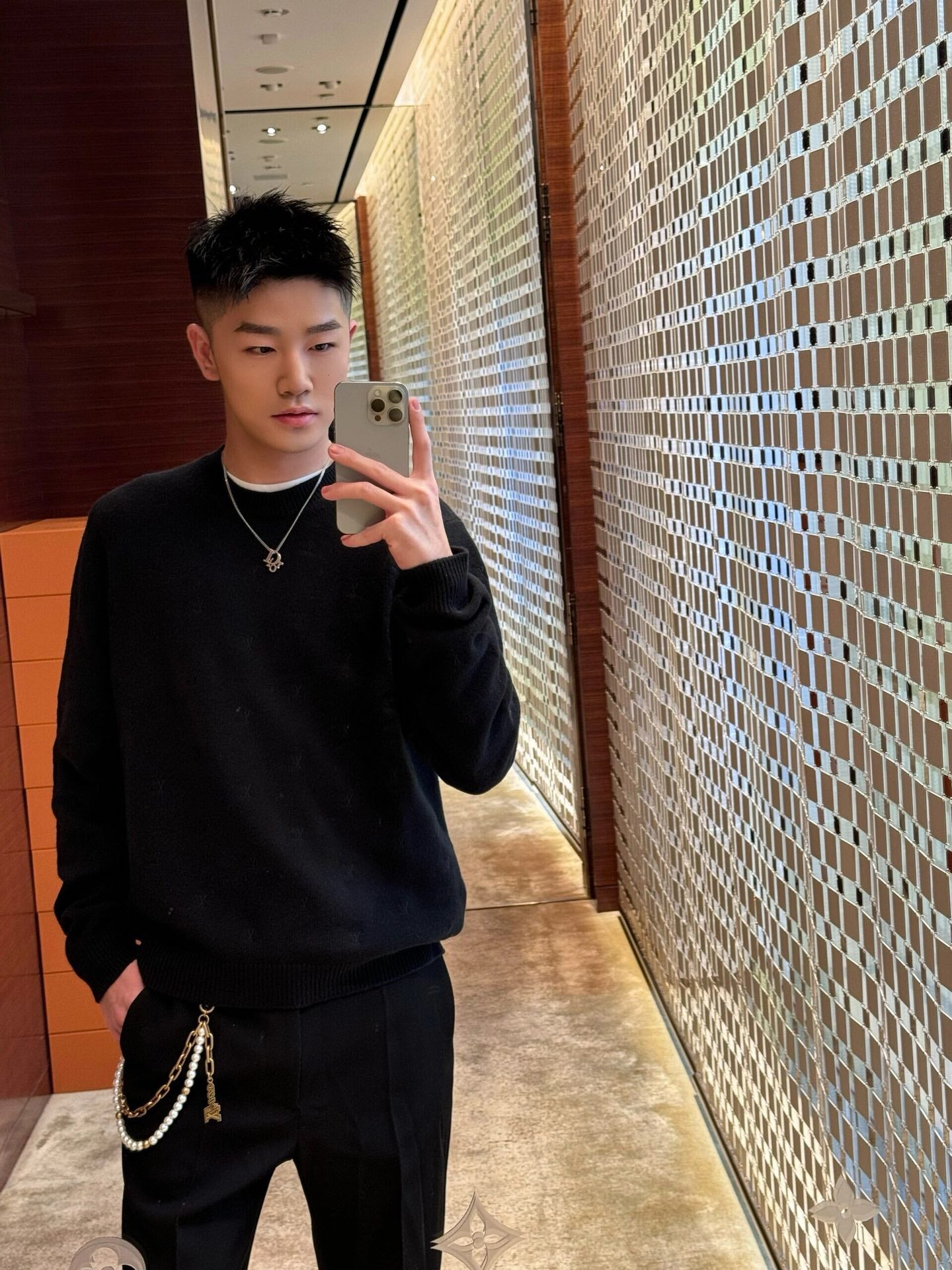 R공장 / 루이비통 남성 여성 자수 니트