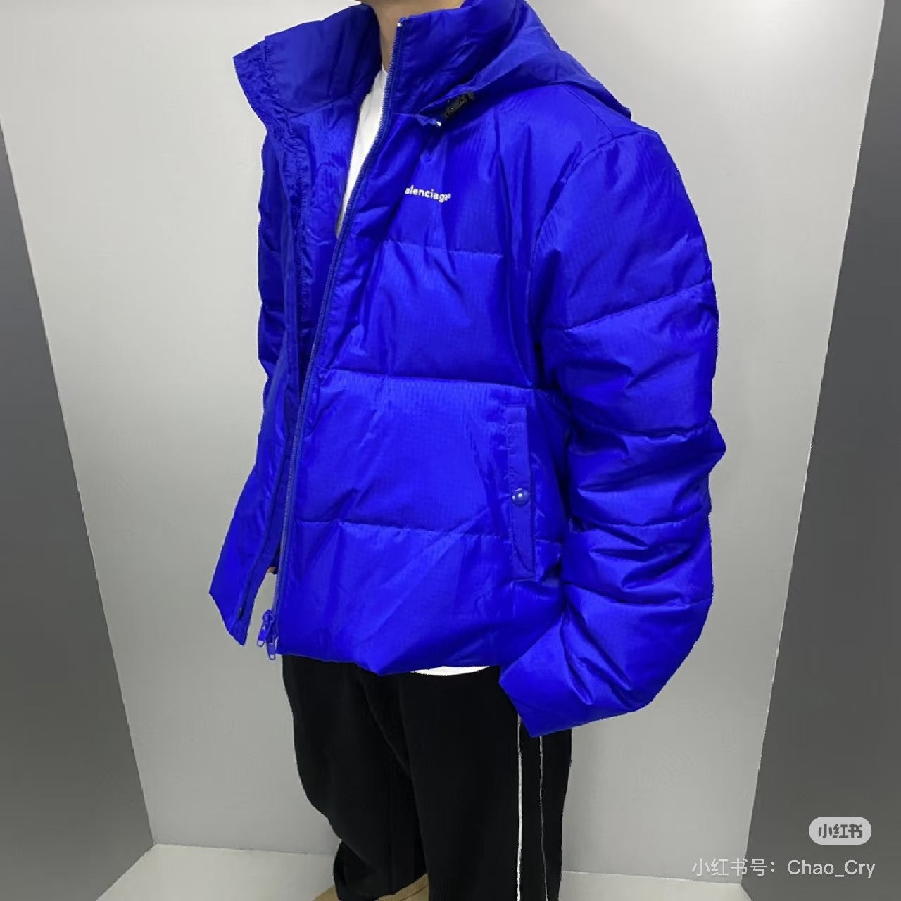 체인2호 / 발렌시아가 남성 여성 전광 블루 패딩