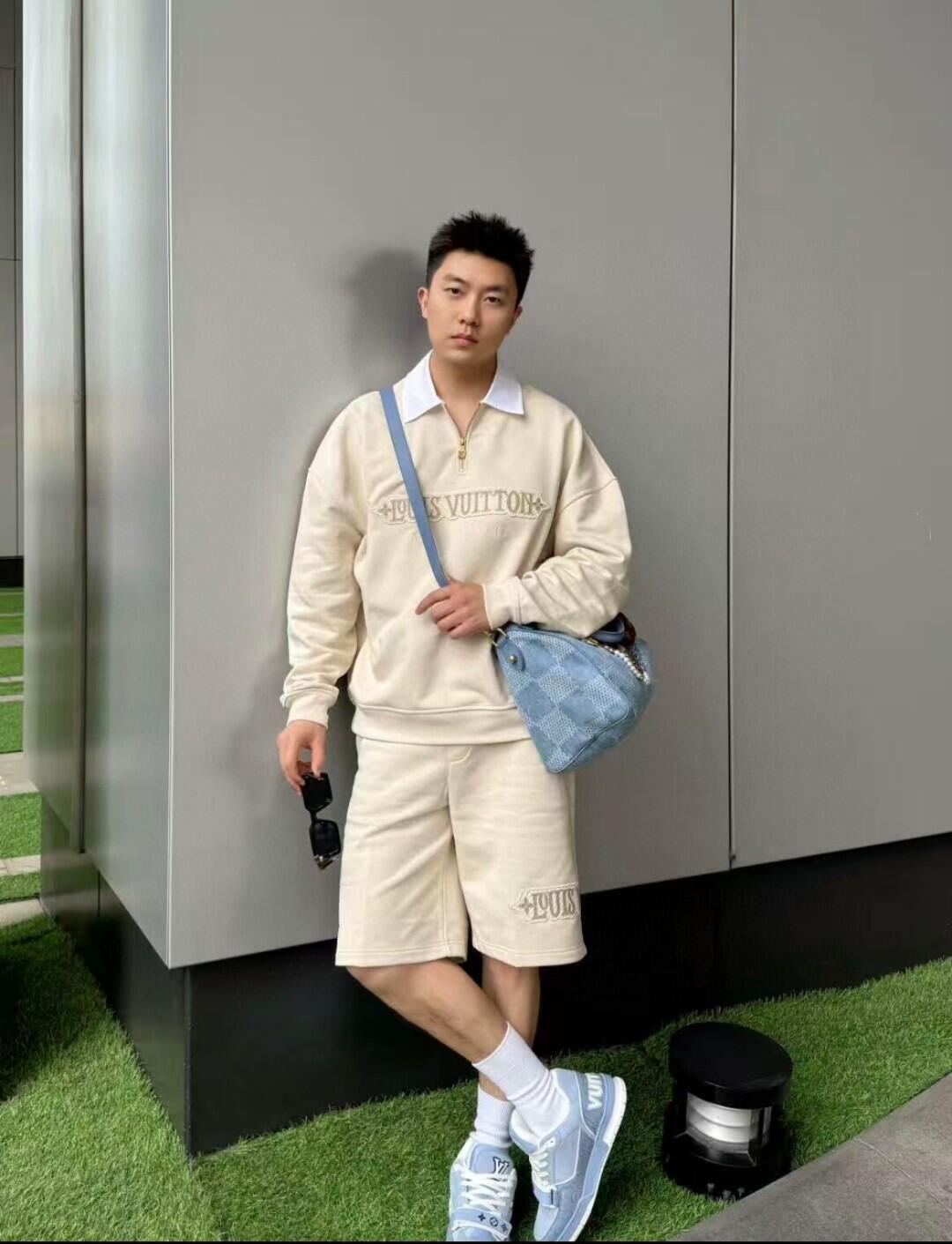 BVG / 루이비통 남성 폴로넥 맨투맨