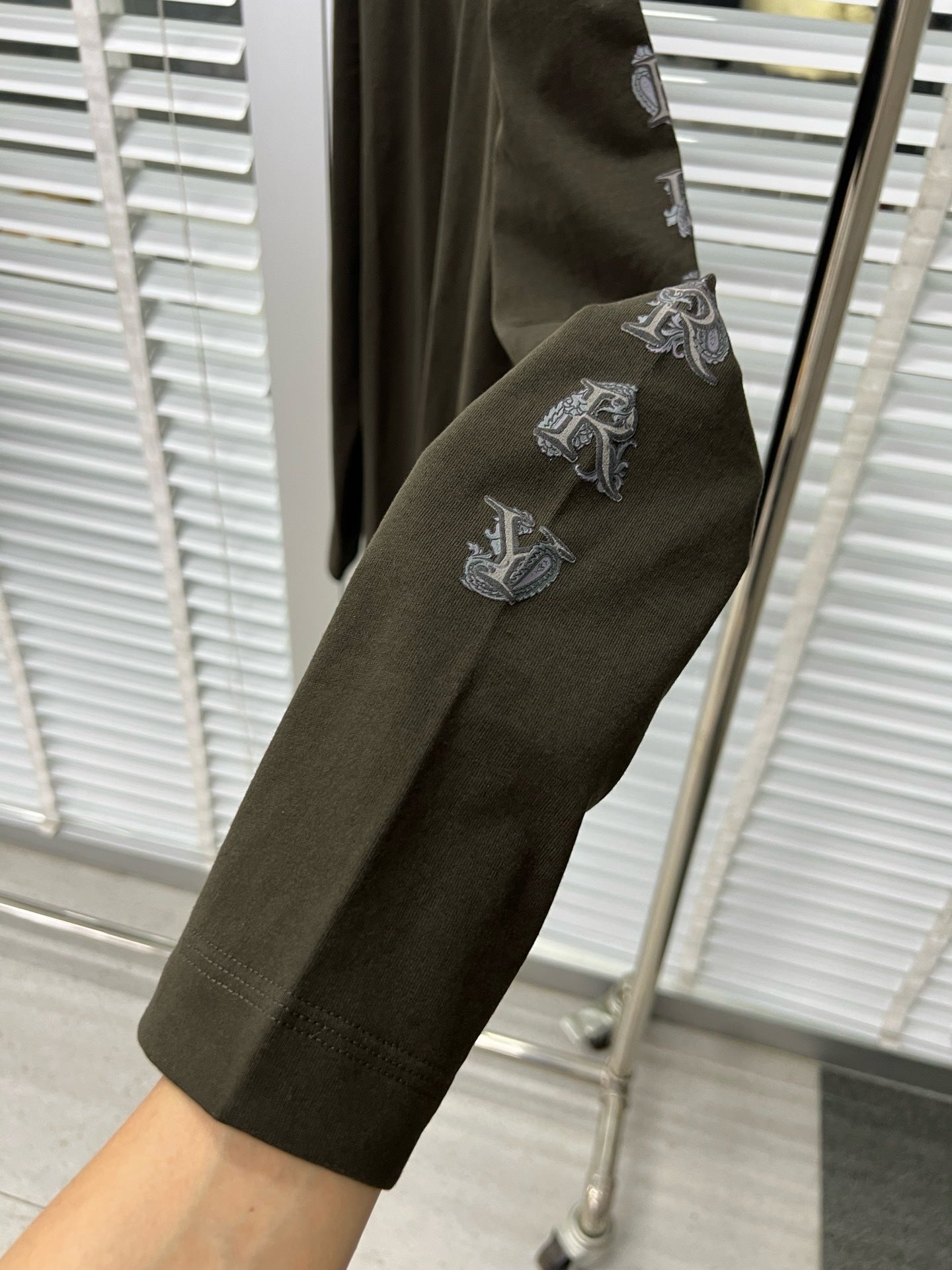 대리석 / 24FW 버버리 긴팔 티셔츠