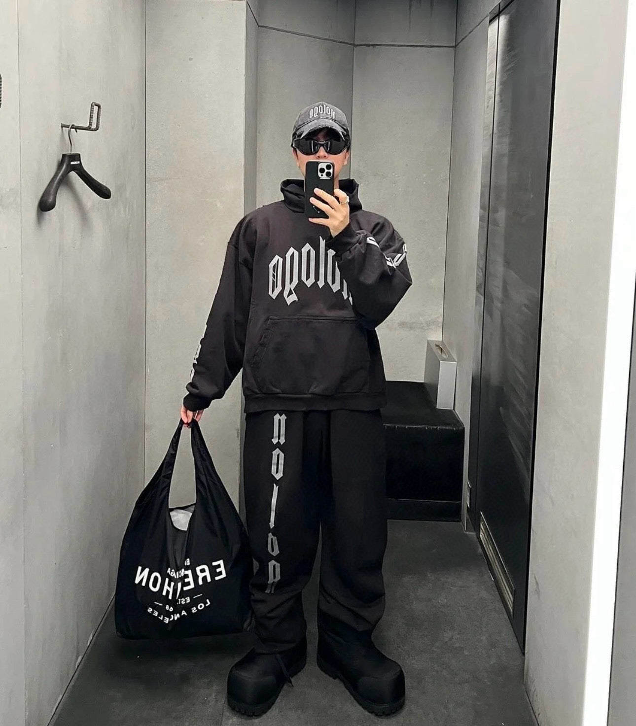 gw/발렌시아가 남여 파괴 후드티