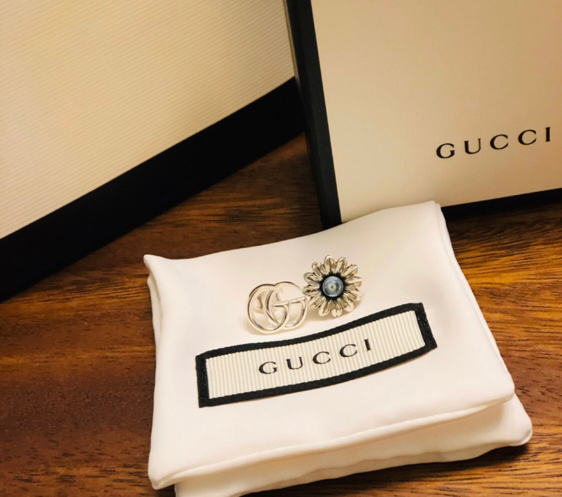GUCCI 비대칭 스터드 귀걸이