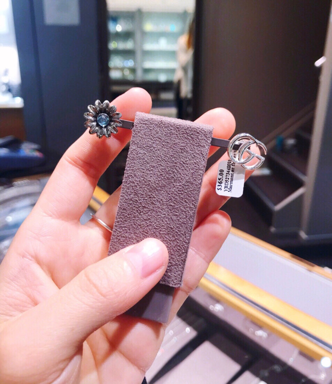 GUCCI 비대칭 스터드 귀걸이