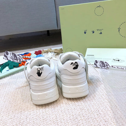 왕삼촌 / 오프화이트 스니커즈