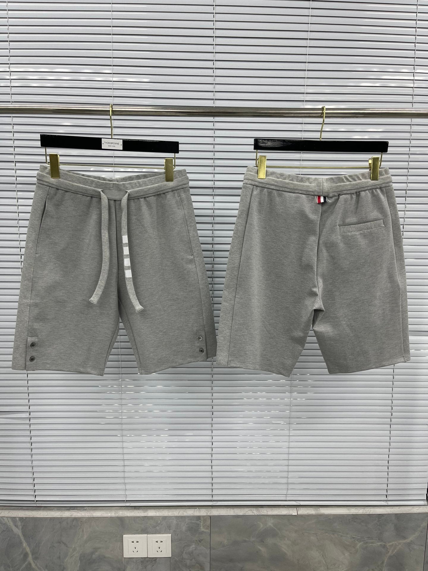 테일러백 / 톰브라운 반바지