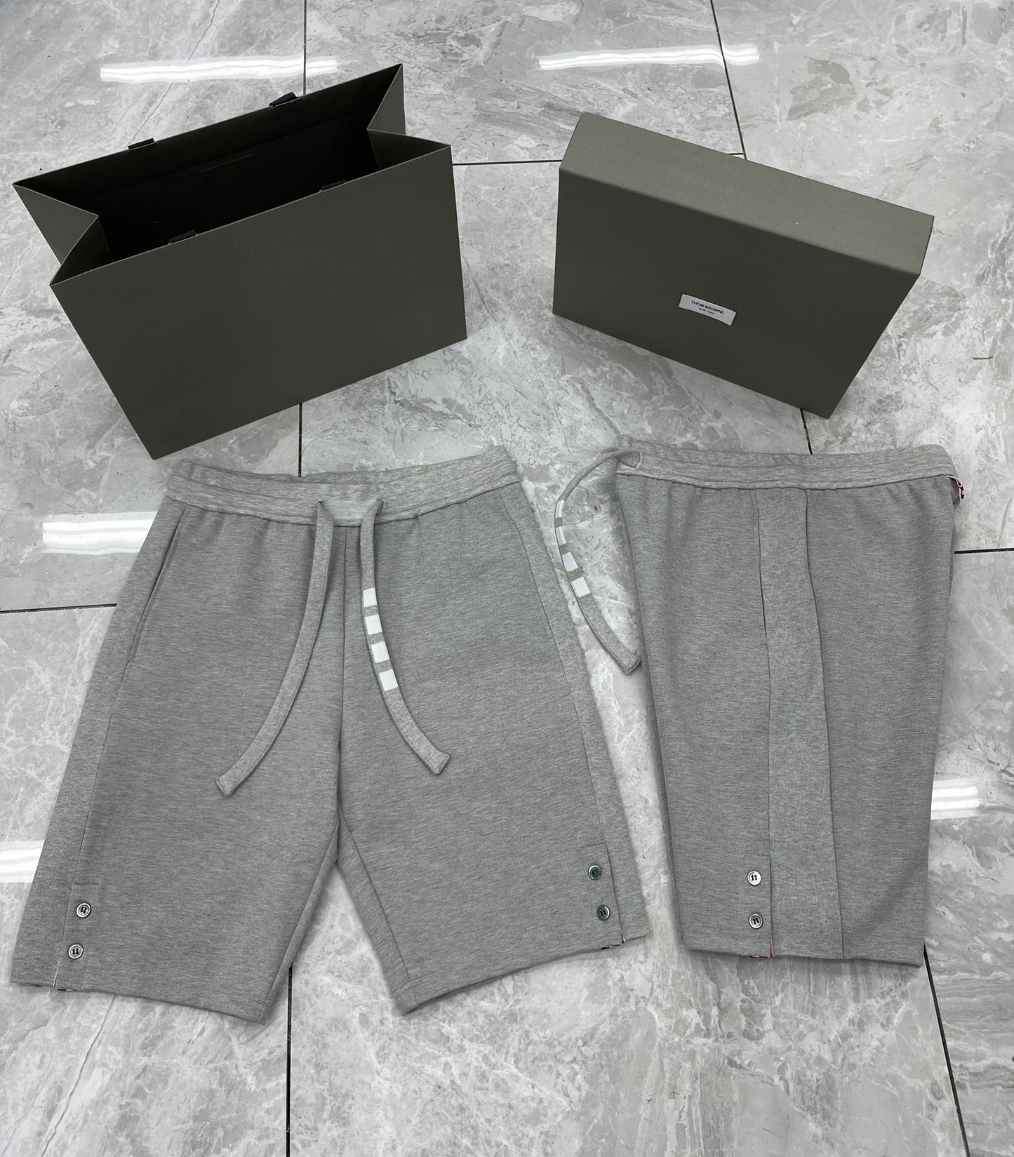 테일러백 / 톰브라운 반바지