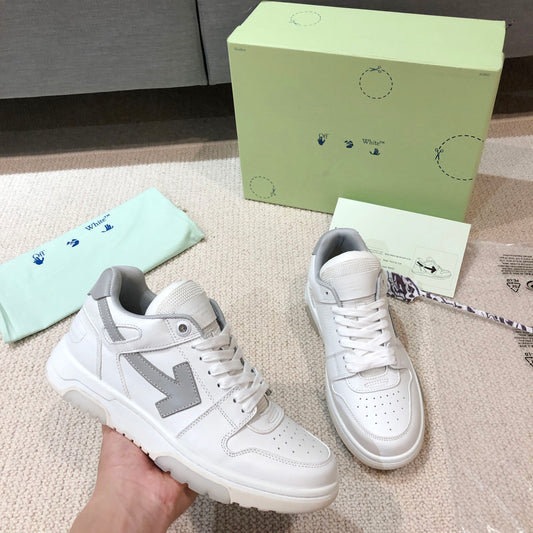 왕삼촌 / 오프화이트 스니커즈