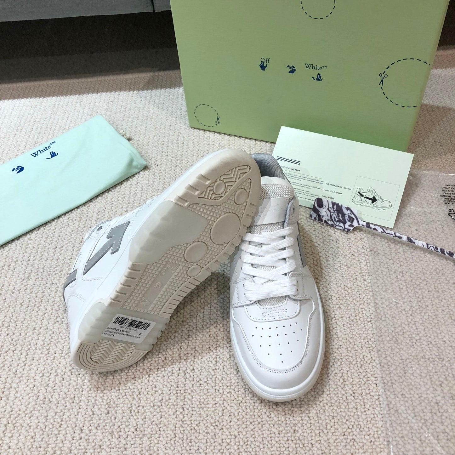 왕삼촌 / 오프화이트 스니커즈