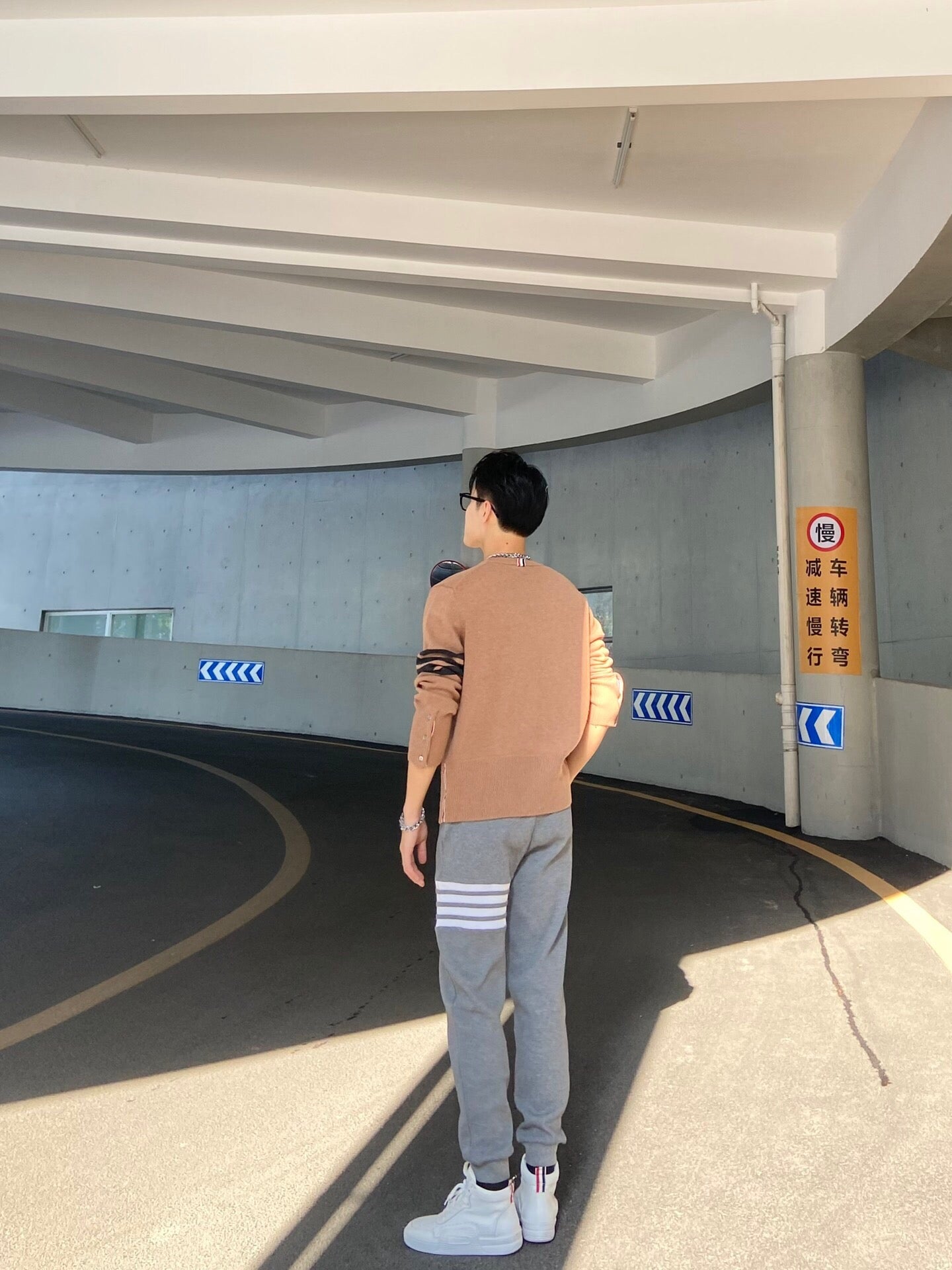 TJ / 톰브라운 라떼 브라운 울 풀오버 스웨터