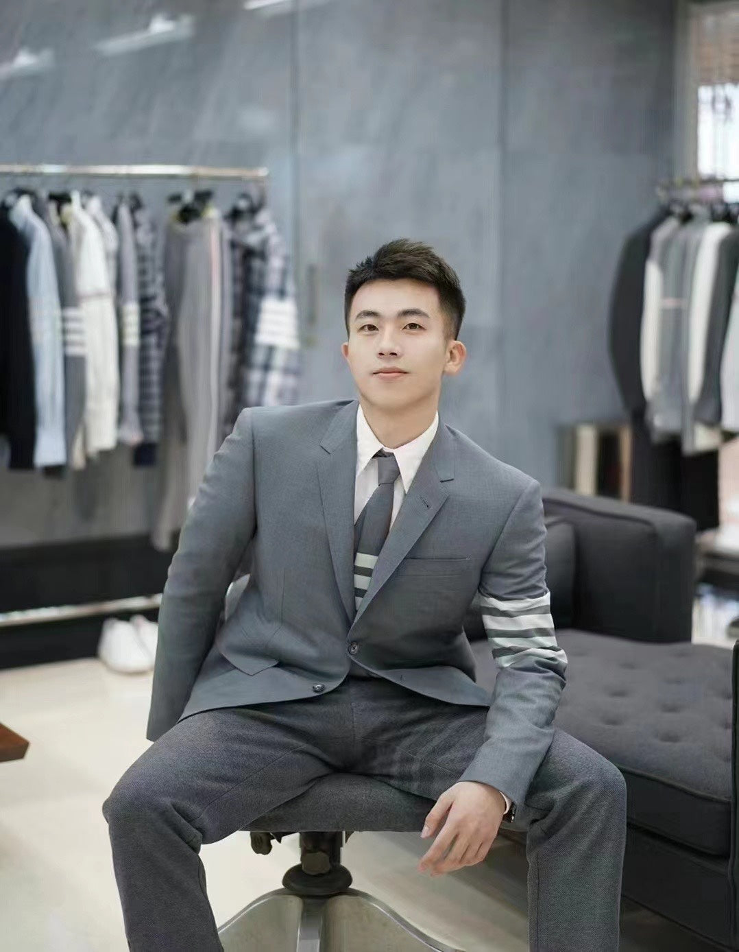 대리석 / 톰브라운 스트라이프 수트