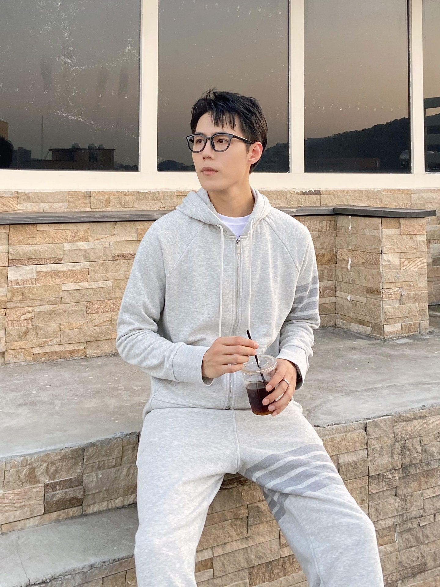 TJ / 톰브라운 뉴 컬러 브라이트 그레이 스웨트 시리즈    (맨투맨/후드집업/바지/반바지)