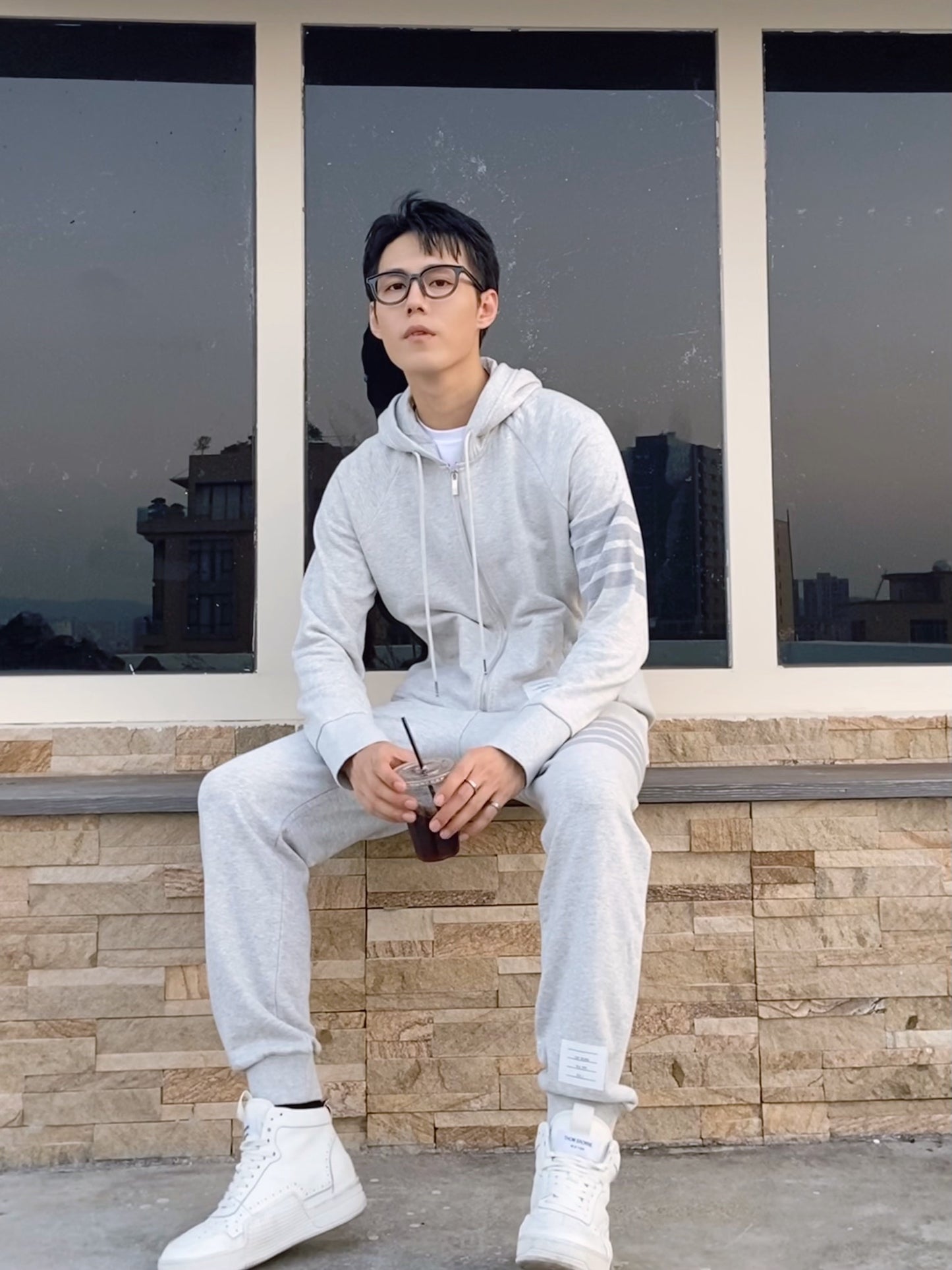 TJ / 톰브라운 뉴 컬러 브라이트 그레이 스웨트 시리즈    (맨투맨/후드집업/바지/반바지)