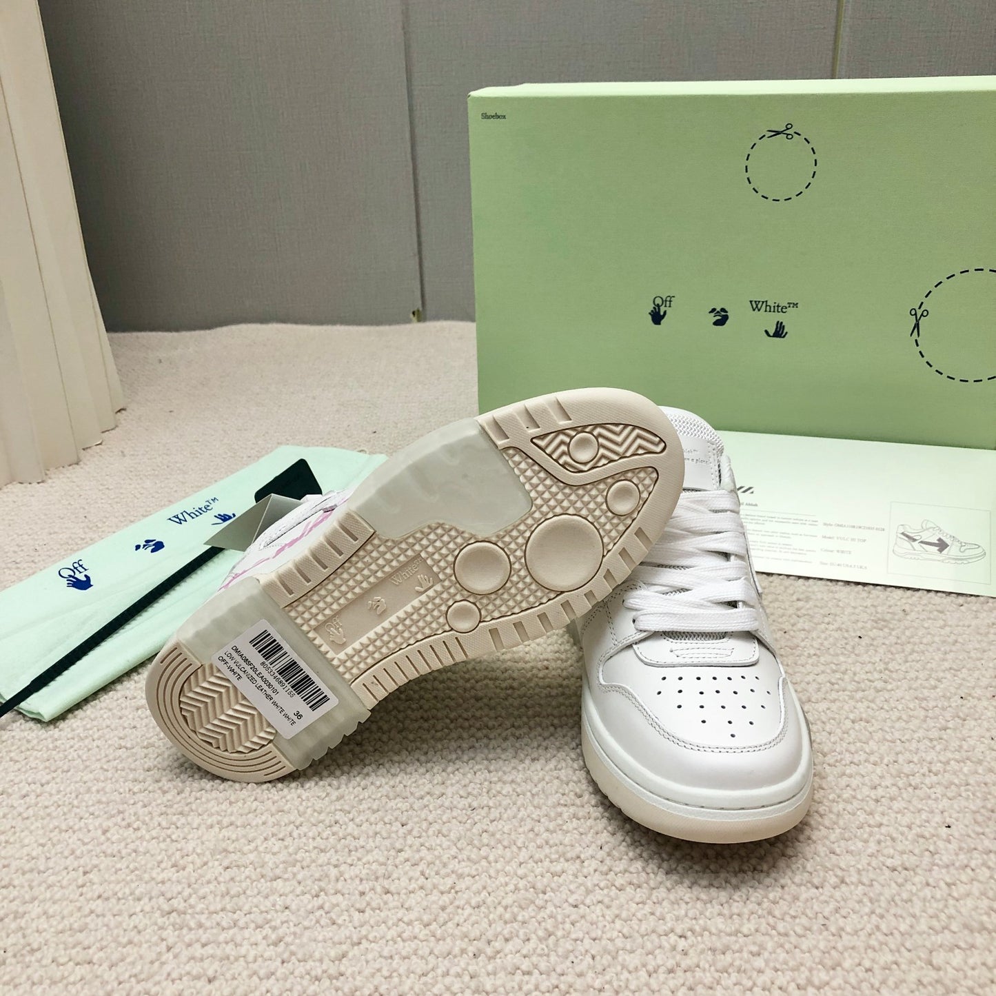 왕삼촌 / 오프화이트 스니커즈