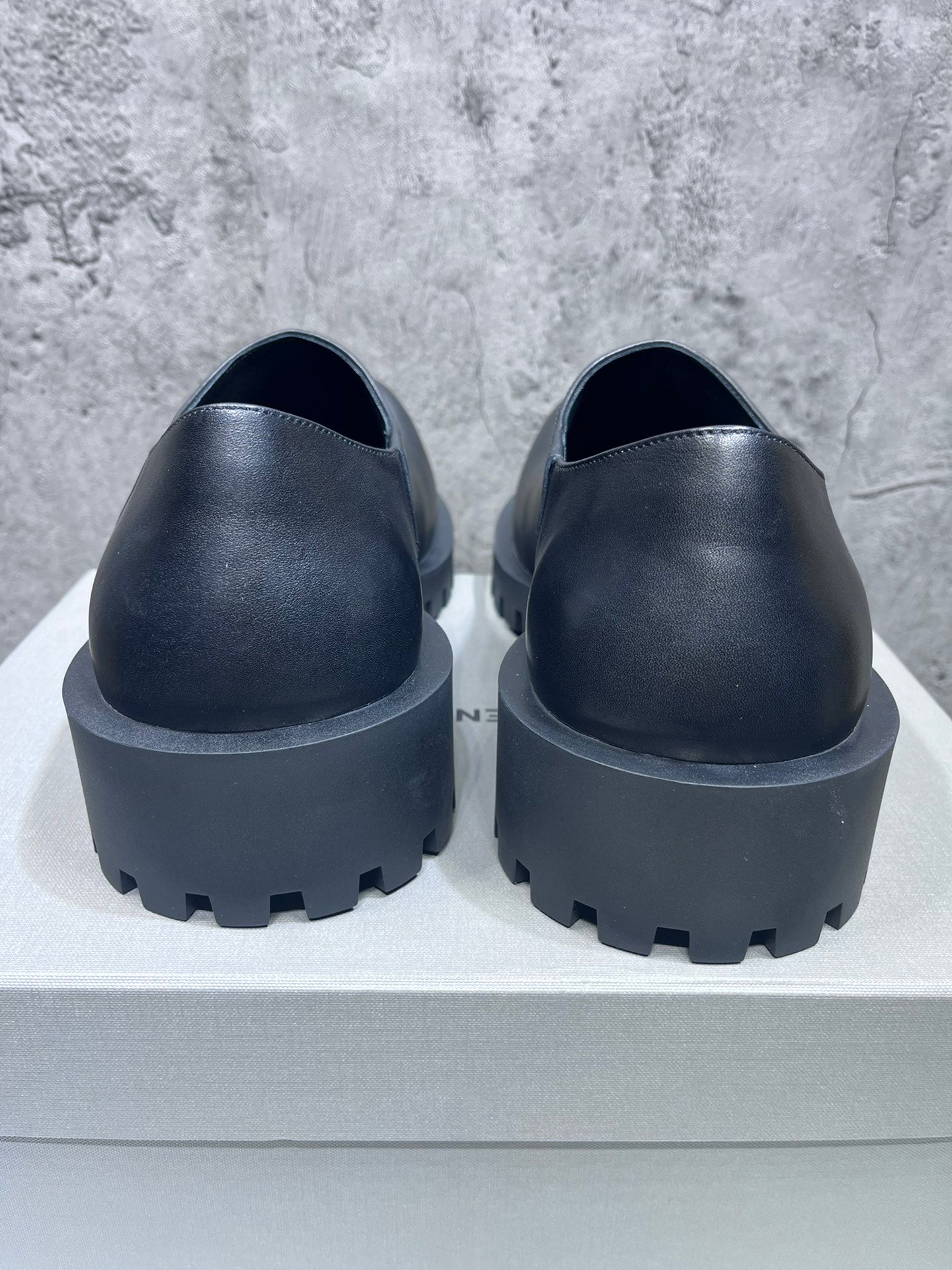 빙 / BALENCIAGA 발렌시아가 신제품 HUMMER 더비 슈즈, 살짝 비대칭인 라운드 토 슈즈,