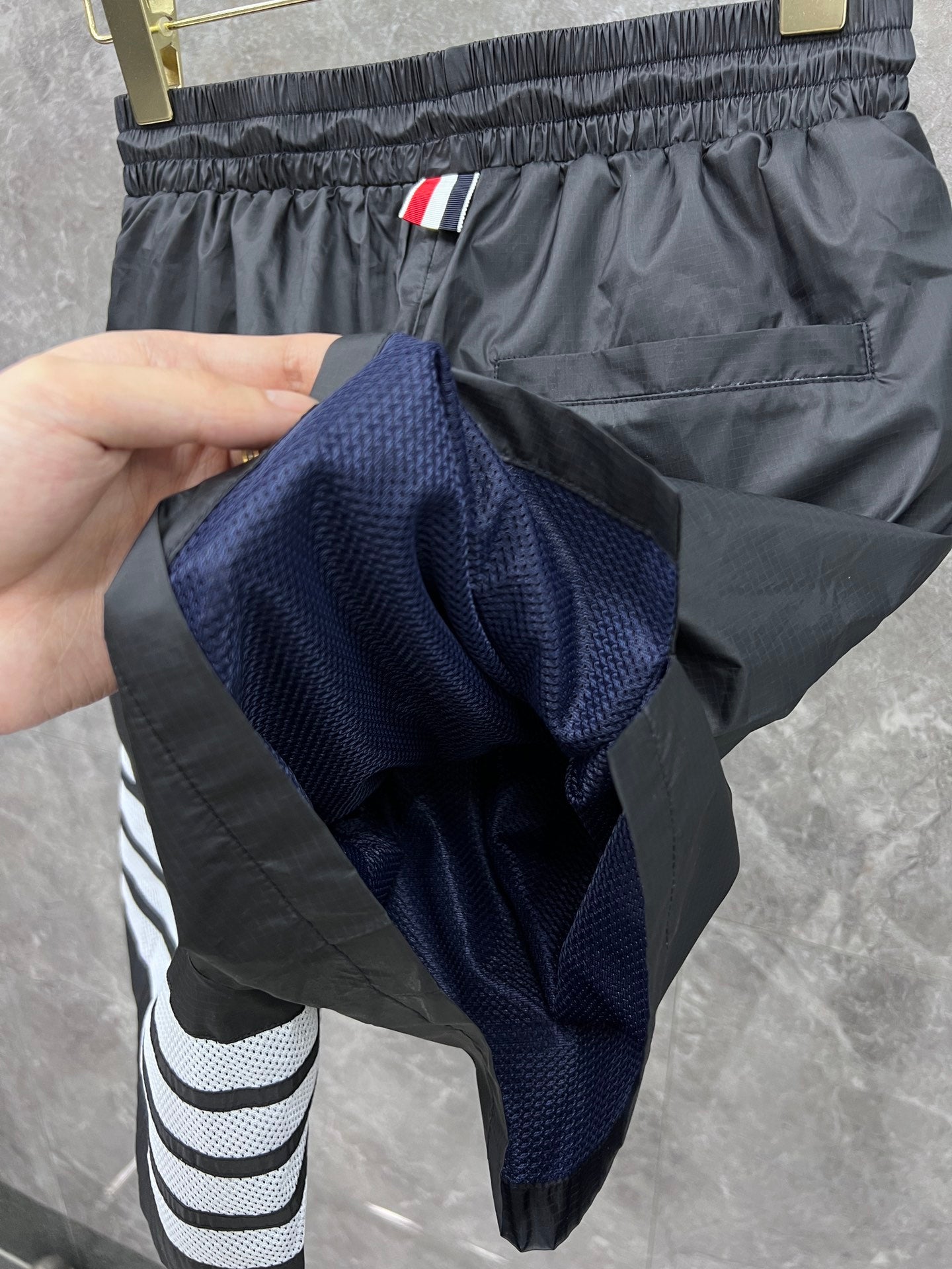 대리석 / 톰브라운 그레이 반바지 (그레이 어썰트 쇼츠 팬츠)
