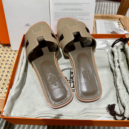 찡댄 / 에르메스 오란 샌들 슬리퍼
