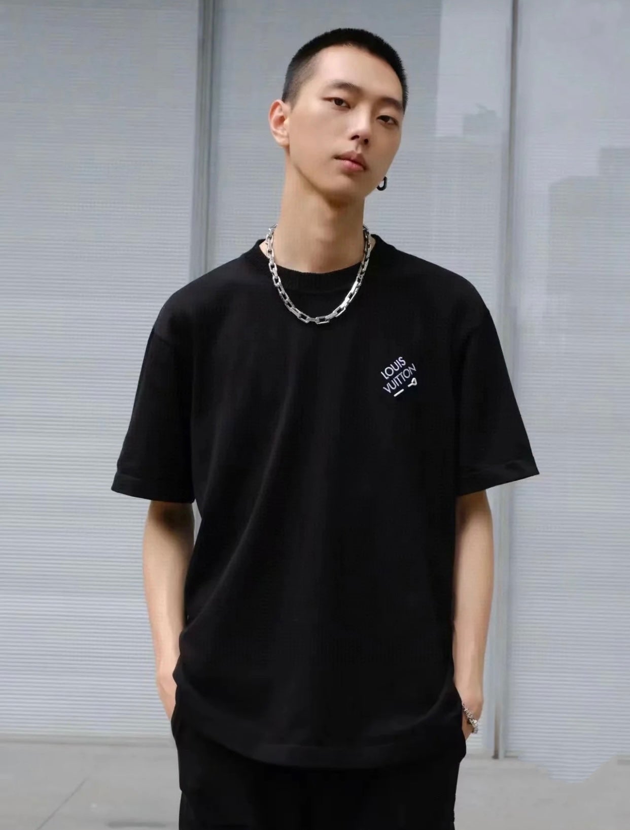 TJ / 루이비통 로고 반팔티 , 𝗟𝗢𝗨𝗜𝗦 𝗩𝗨𝗜𝗧𝗧𝗢𝗡 로고 반팔 티셔츠