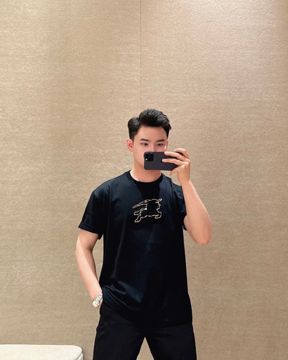 TJ / 버버리 𝗕𝗨𝗥𝗕𝗘𝗥𝗥𝗬 체크 무늬 승마 라이더 코튼 티셔츠