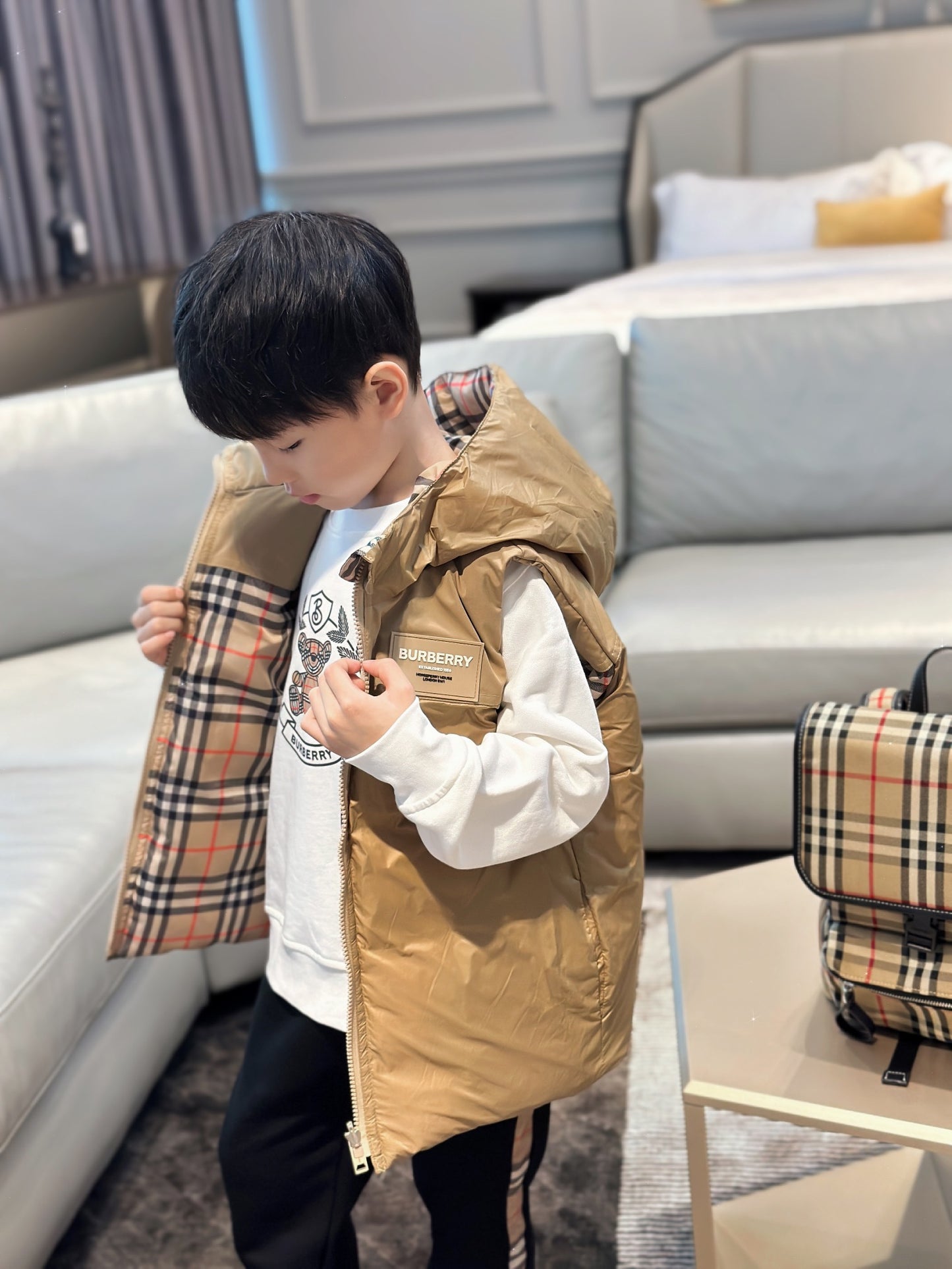 AA / 버버리 패딩 조끼