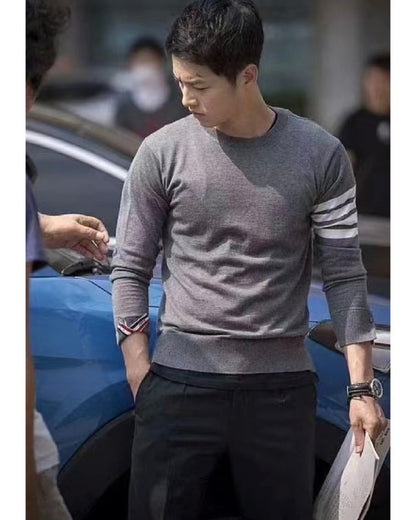 TJ / 톰브라운 𝗧𝗛𝗢𝗠 𝗕𝗥𝗢𝗪𝗡𝗘 클래식 𝟰 스트라이프 울 풀오버 스웨터 (남여공용)