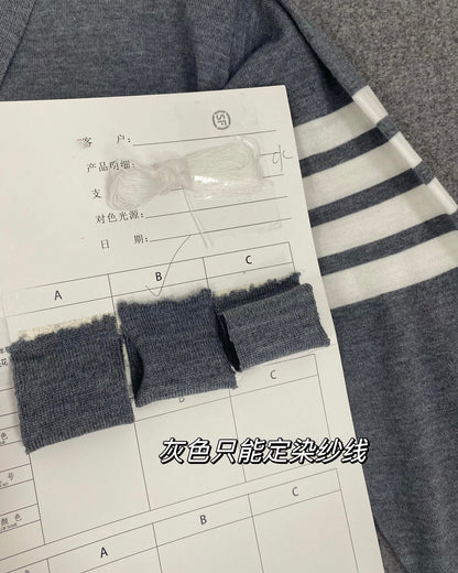 TJ / 톰브라운 𝗧𝗛𝗢𝗠 𝗕𝗥𝗢𝗪𝗡𝗘 클래식 𝟰 스트라이프 울 풀오버 스웨터 (남여공용)