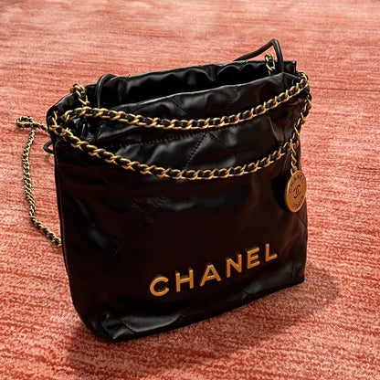 지존 / 샤넬  22 Bag 미니 프리미엄 오리지널 송아지 가죽 블랙 빈티지 골드 사이즈:20x19x6cm